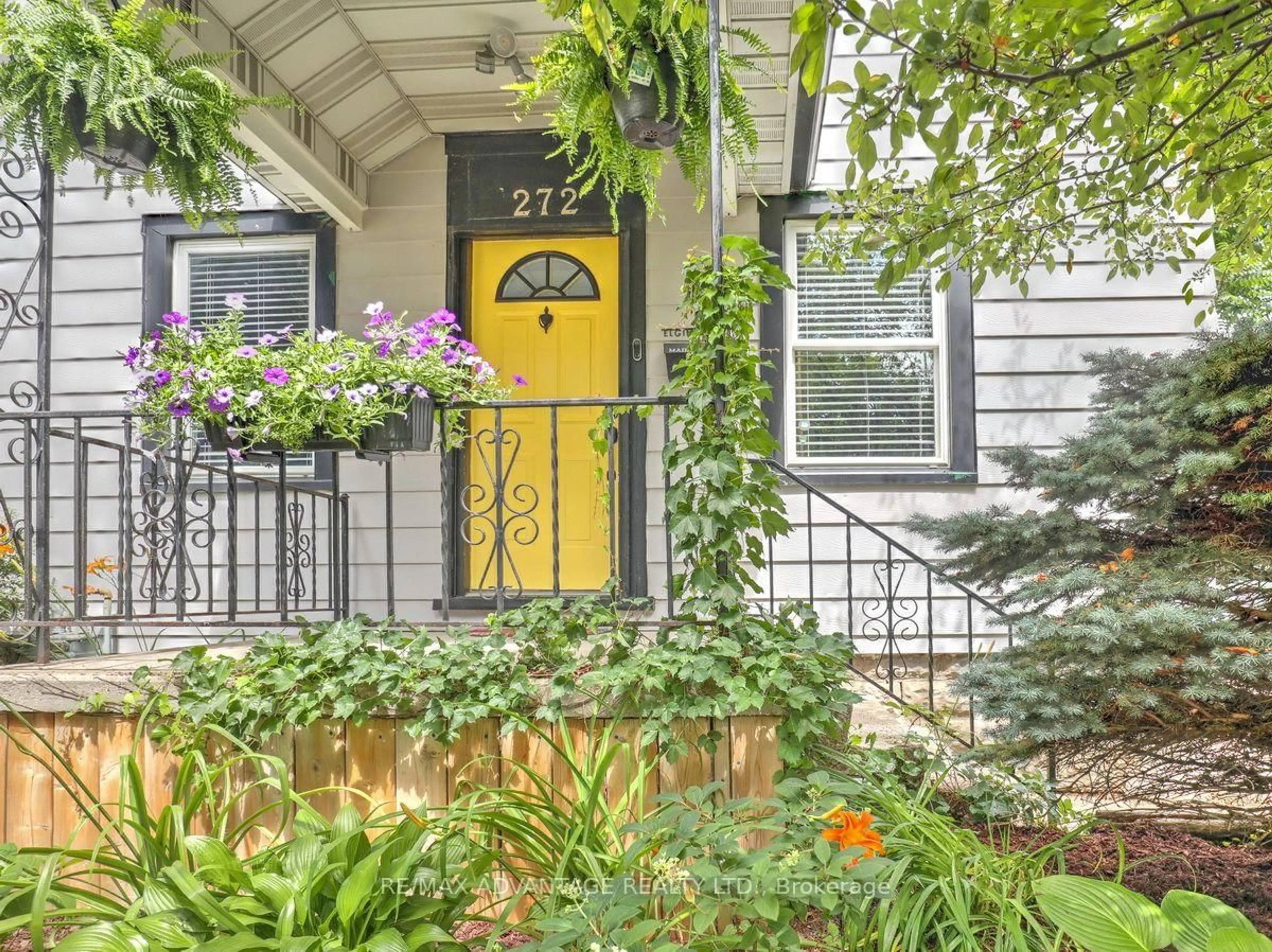Indoor entryway for 272 Elgin St, London East Ontario N5Z 2V1