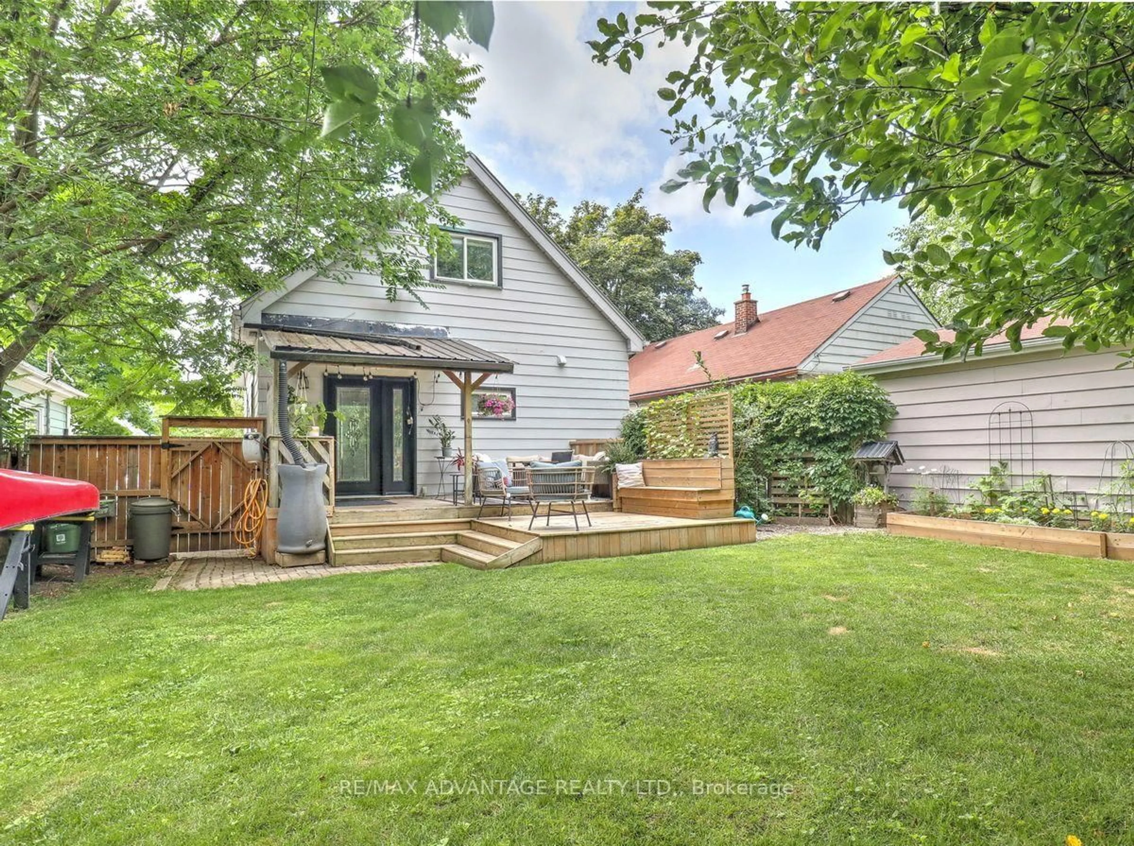 Unknown for 272 Elgin St, London East Ontario N5Z 2V1