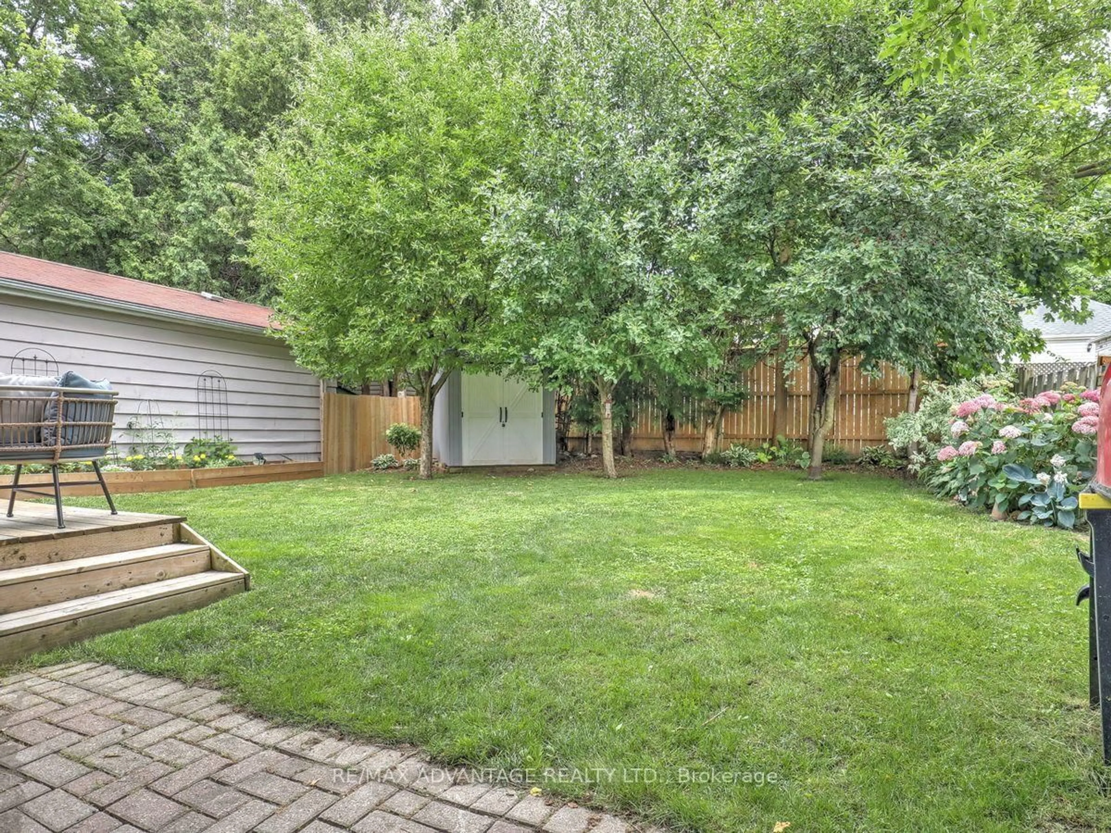 Patio, street for 272 Elgin St, London East Ontario N5Z 2V1