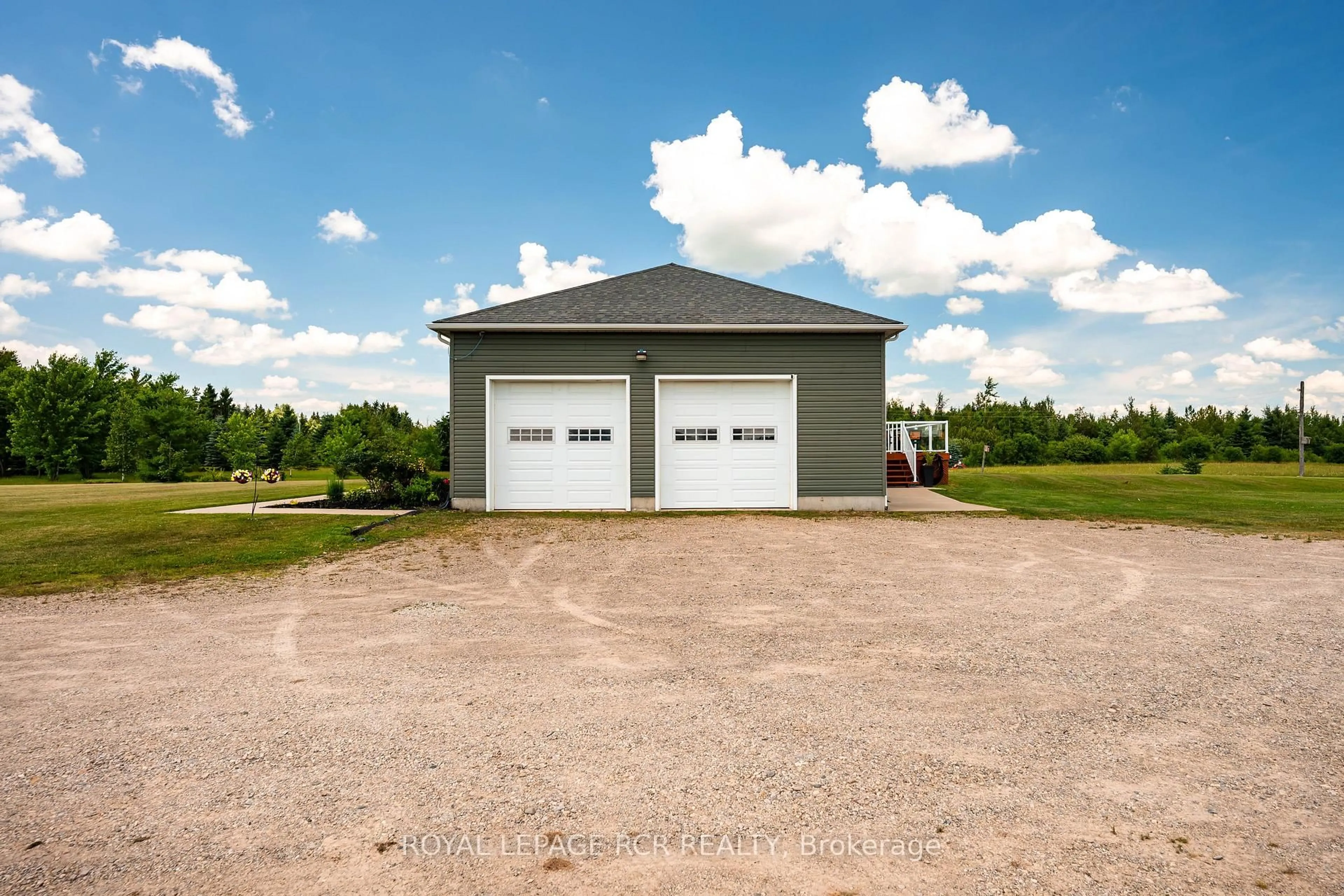 Indoor garage for 334409 7th Line, Amaranth Ontario L9W 0L1