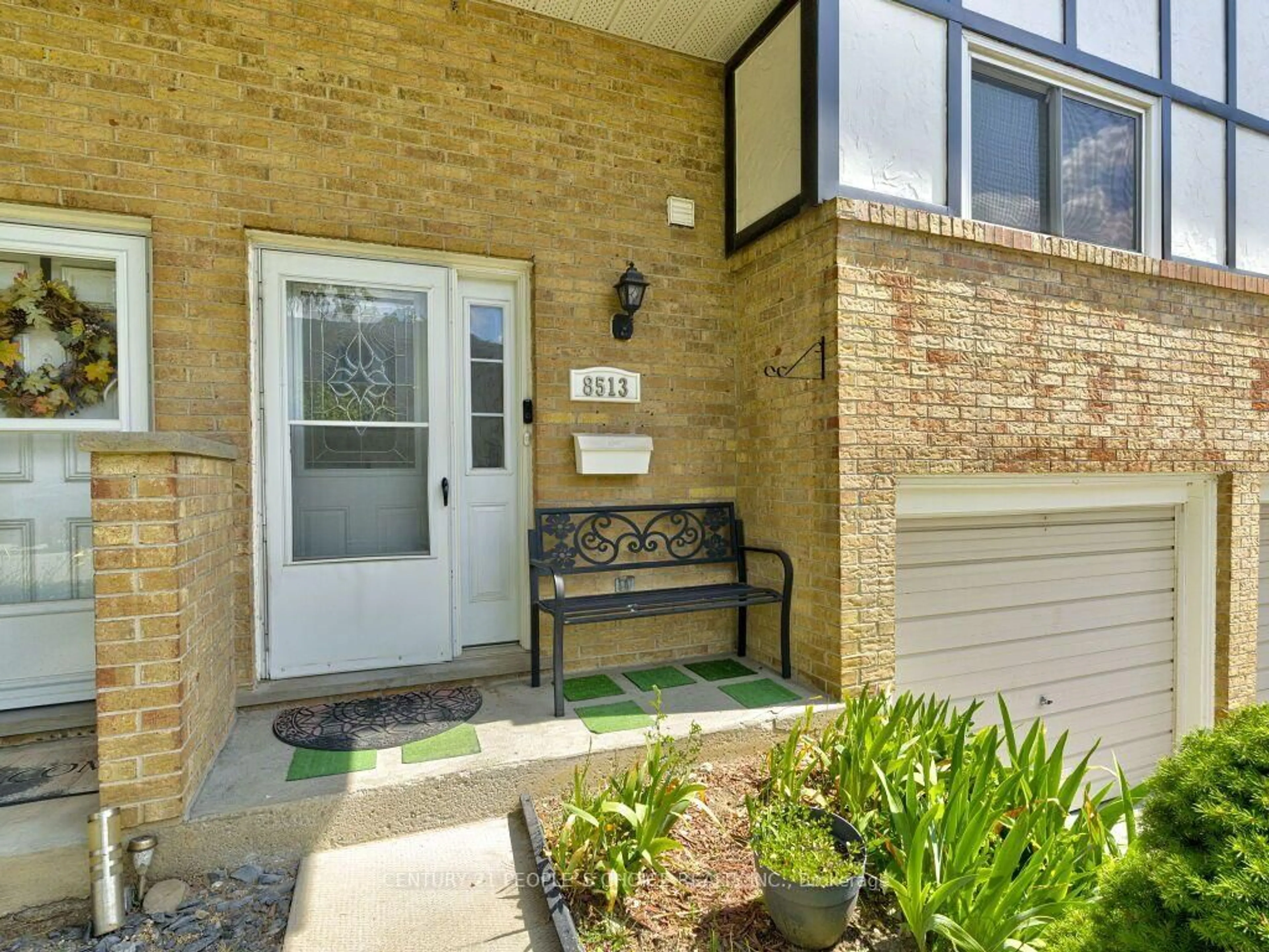 Indoor entryway for 85 Albright Rd #13, Hamilton Ontario L8K 6H1