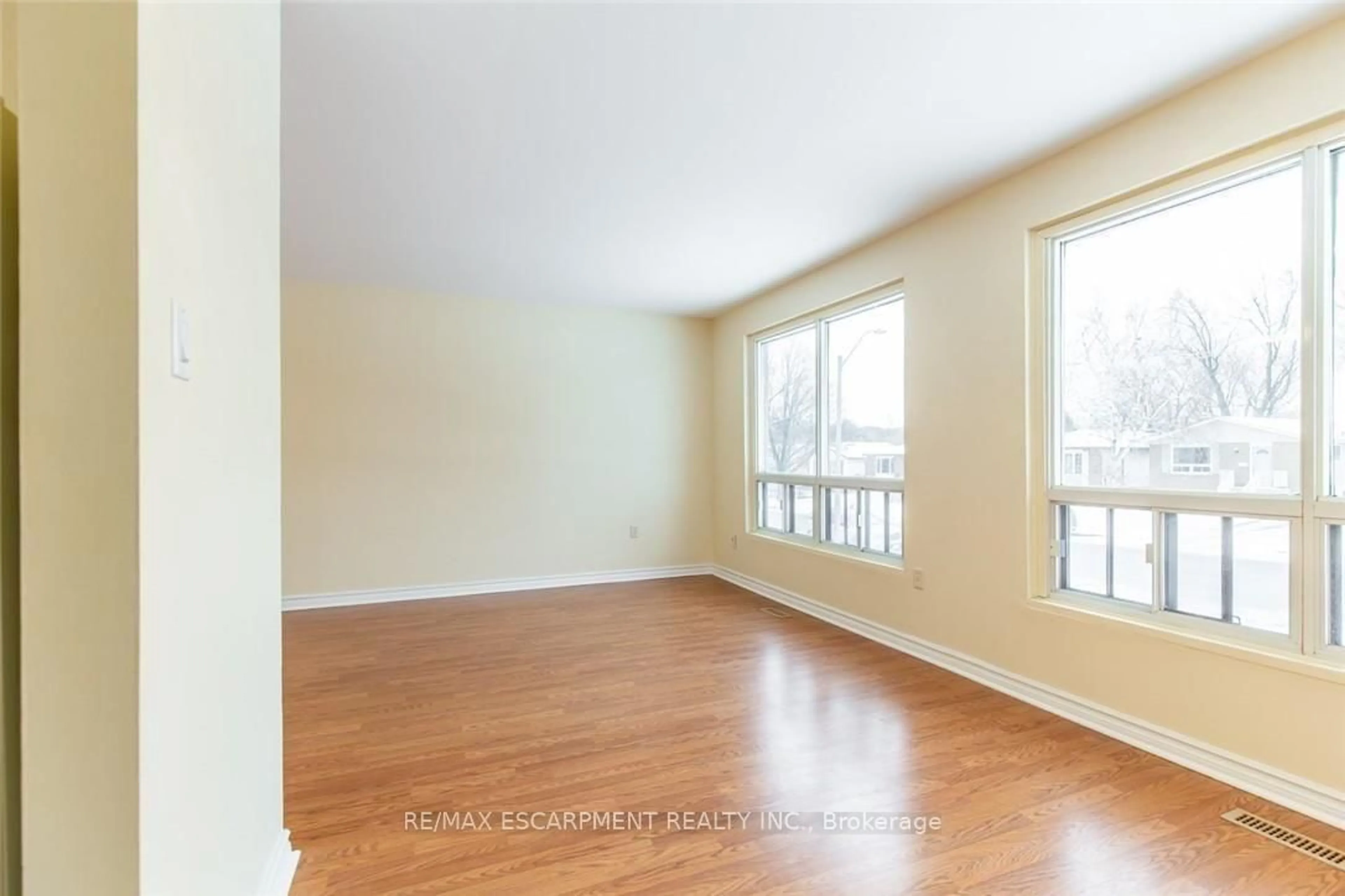 A pic of a room for 16 GARROW Dr, Hamilton Ontario L9C 6G9