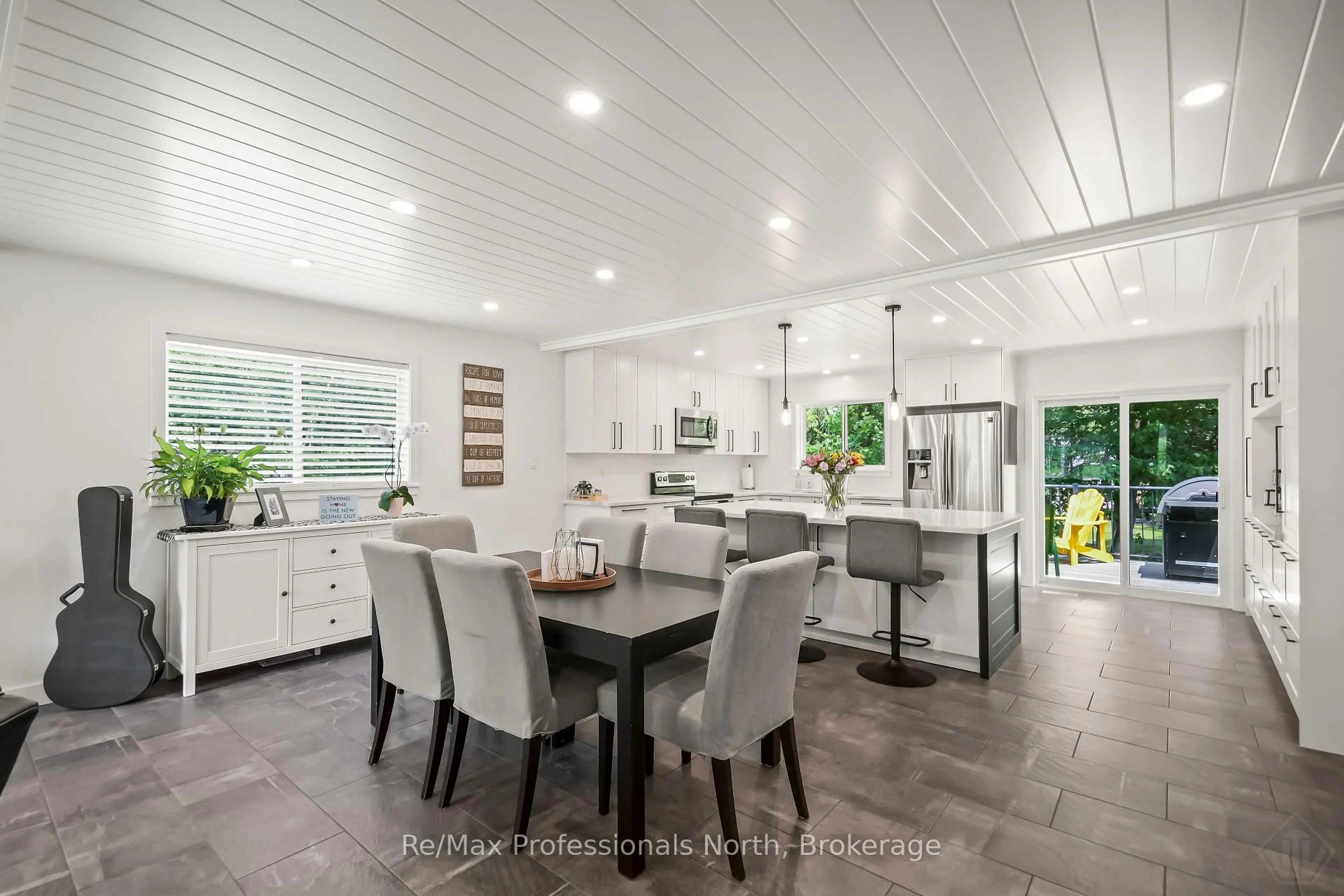 Open concept kitchen, ceramic/tile floor for 424 ALEXANDER St, Gravenhurst Ontario P1P 1A3