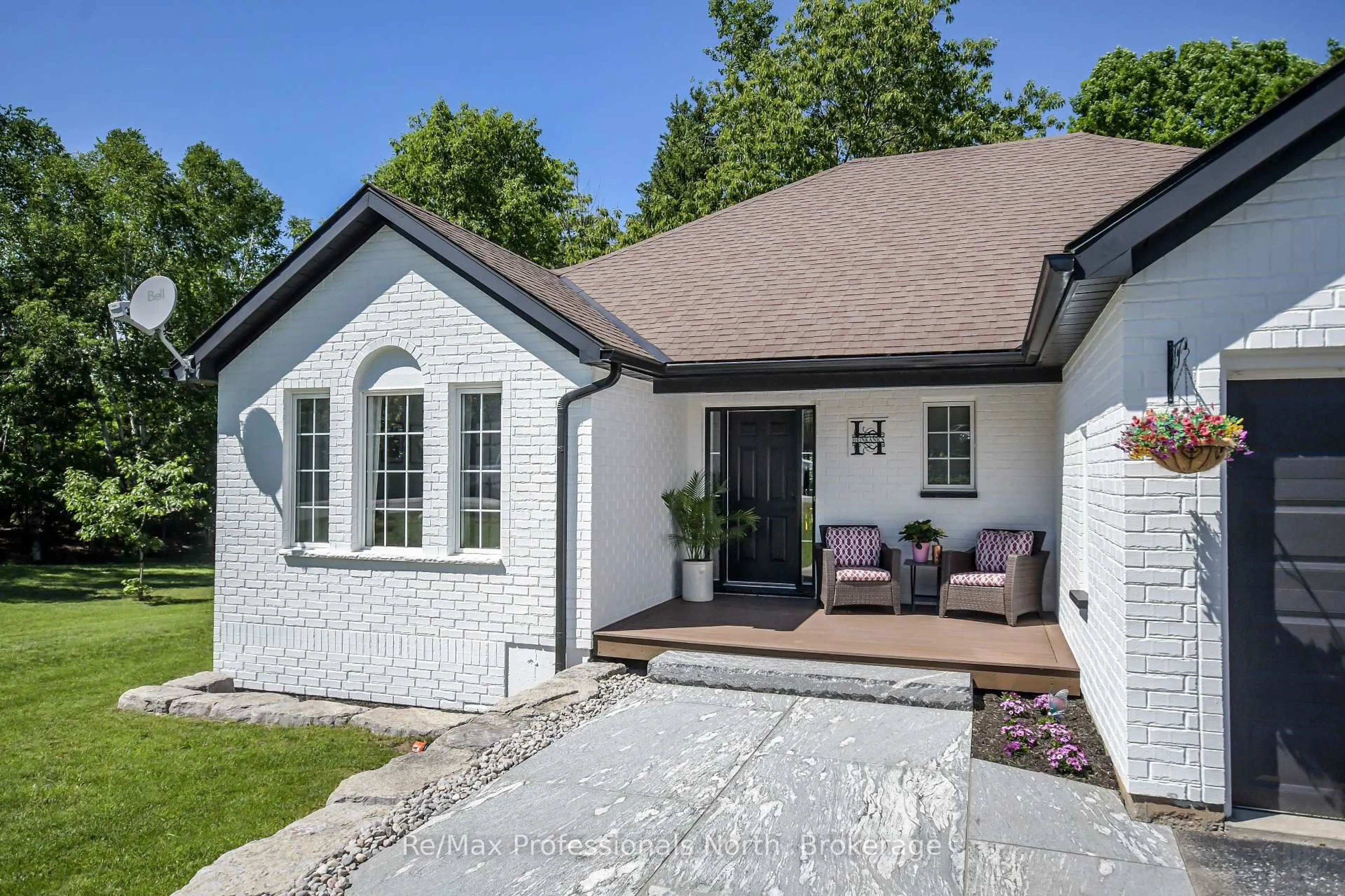 Home with brick exterior material, street for 424 ALEXANDER St, Gravenhurst Ontario P1P 1A3
