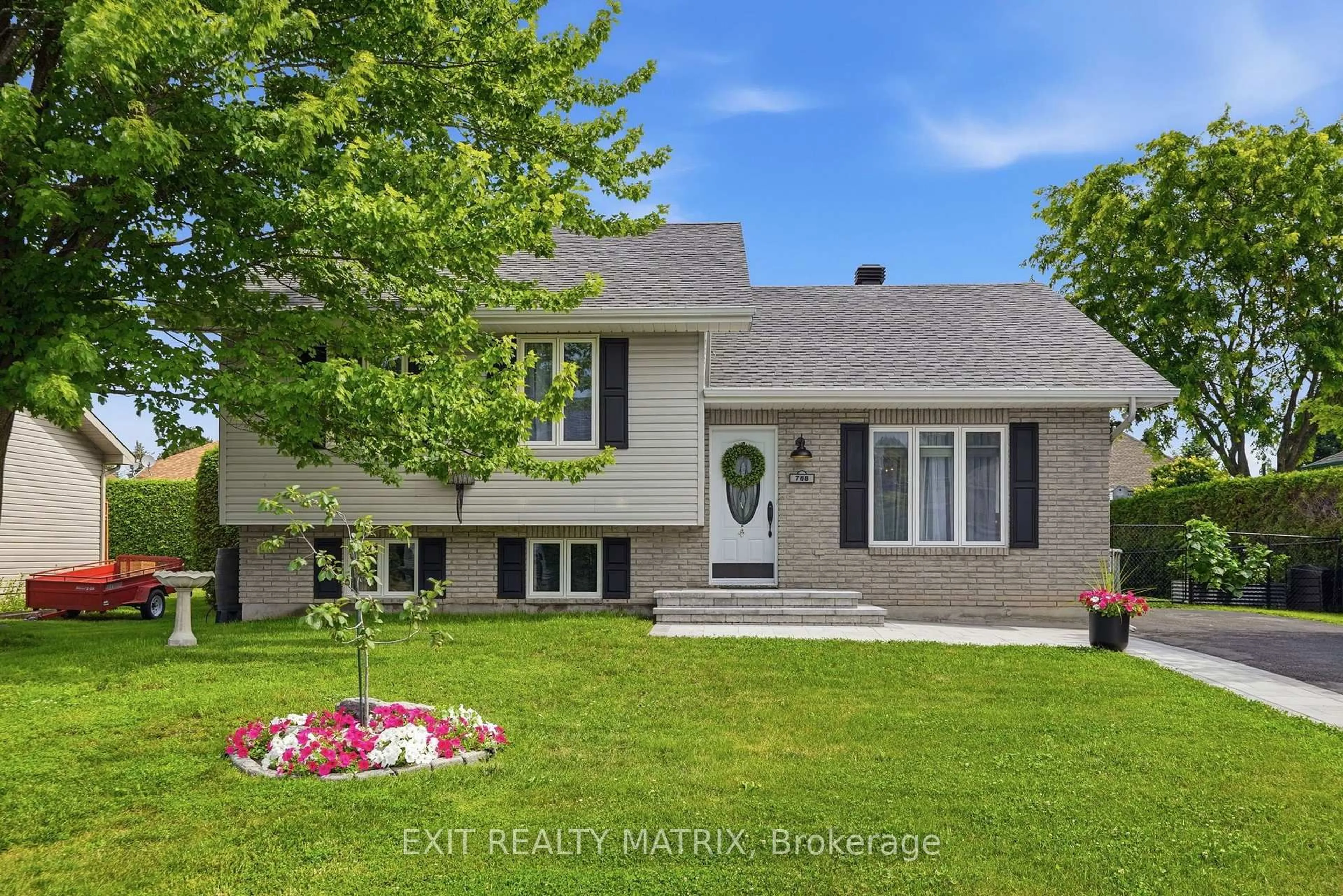 Home with vinyl exterior material, street for 788 Joliette St, Casselman Ontario K0A 1M0
