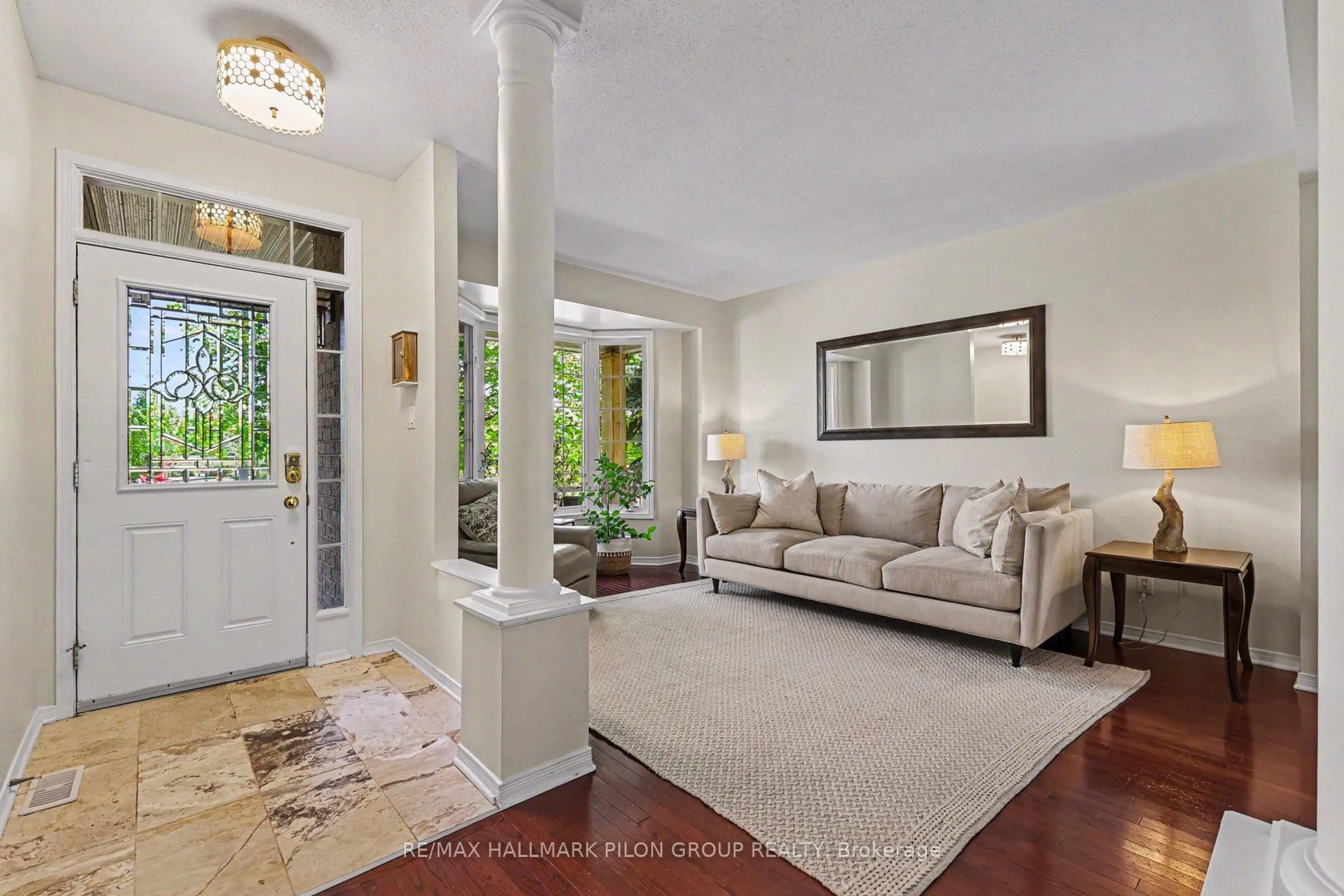 Indoor entryway for 2139 Valin St, Orleans Ontario K4A 4T3