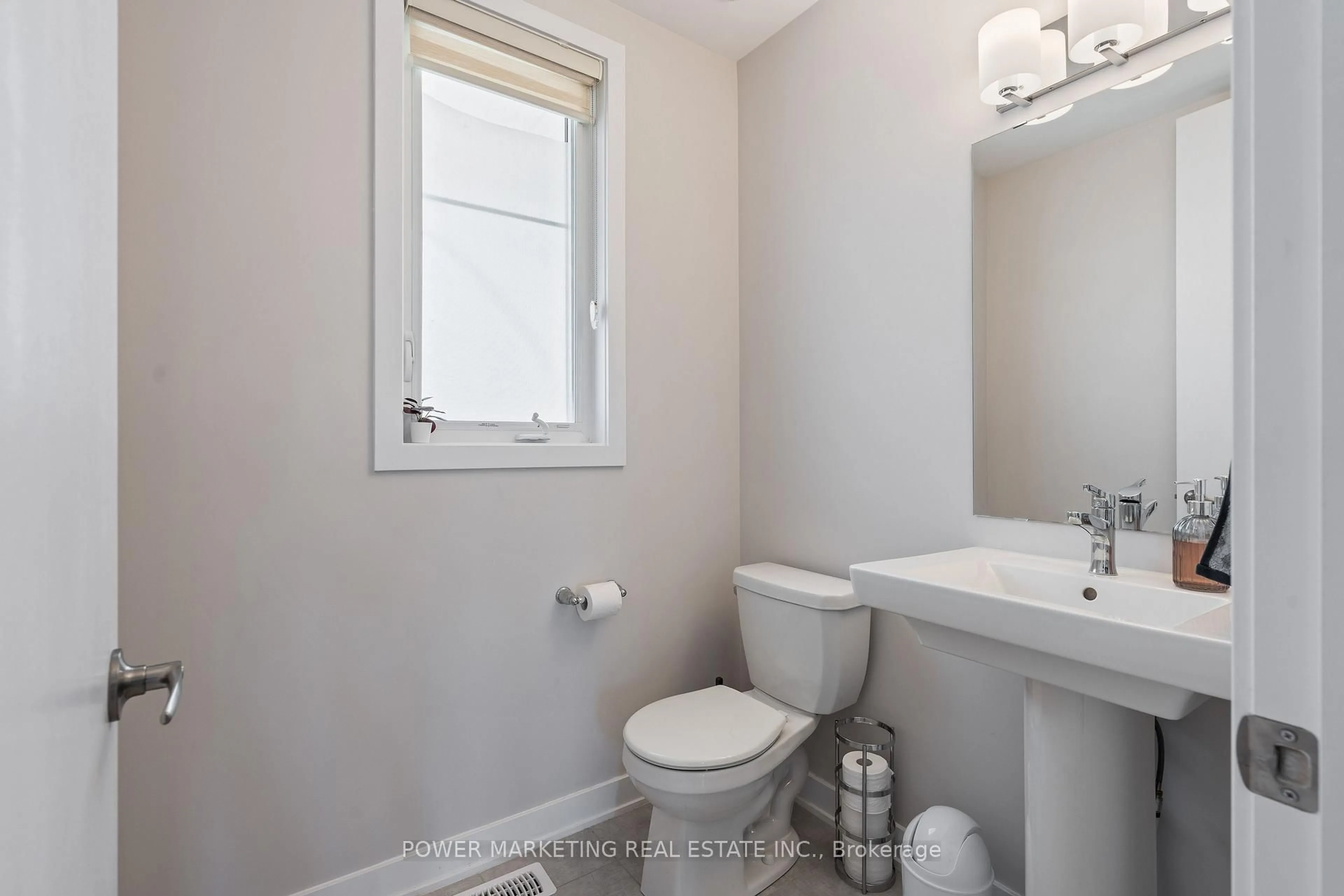Standard bathroom, unknown for 129 Hackamore Cres, Richmond Ontario K0A 2Z0