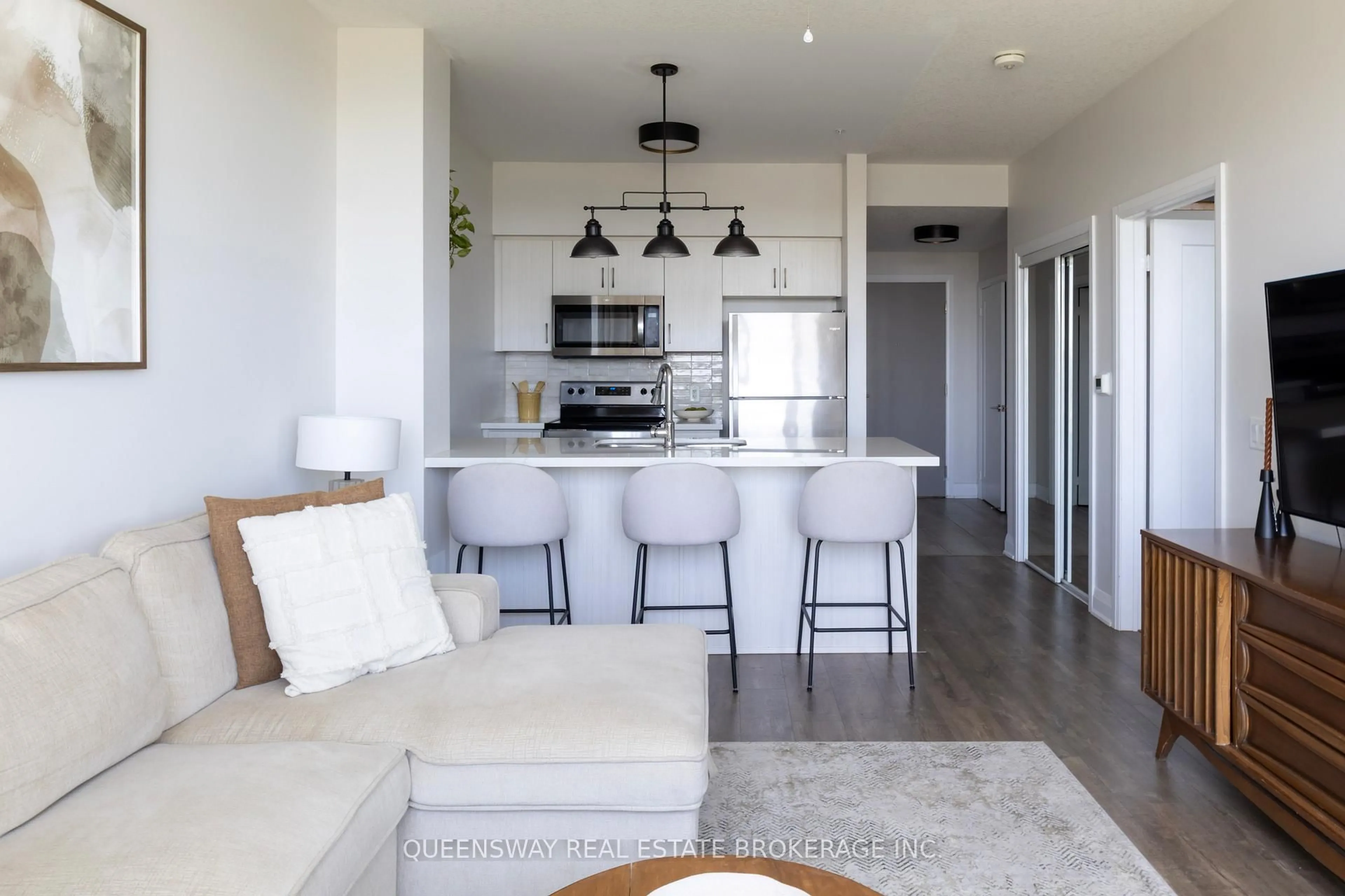 Open concept kitchen, unknown for 16 Concord Pl #515, Grimsby Ontario L3M 0J1