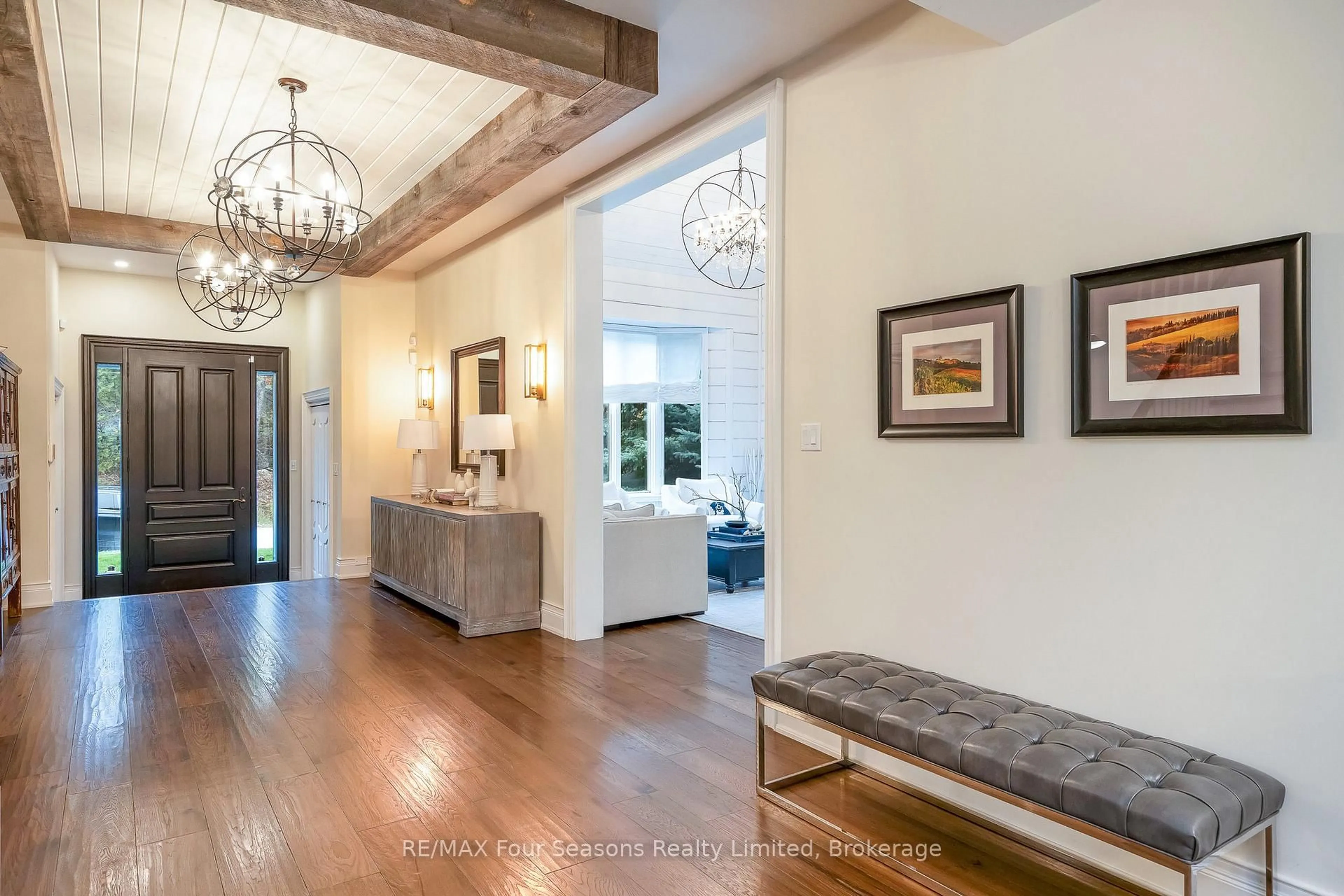 Indoor entryway for 149 Aspen Way, Blue Mountains Ontario L9Y 0S7