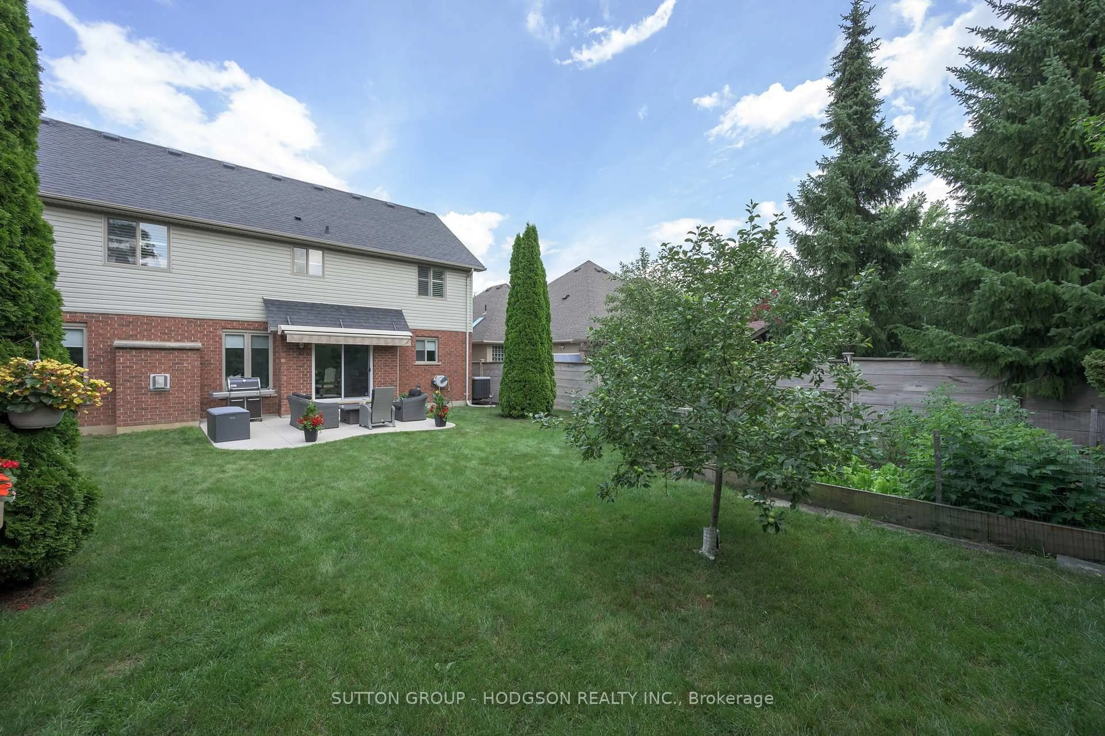 A pic from outside/outdoor area/front of a property/back of a property/a pic from drone, street for 1134 Manchester Rd, London North Ontario N6H 5P8