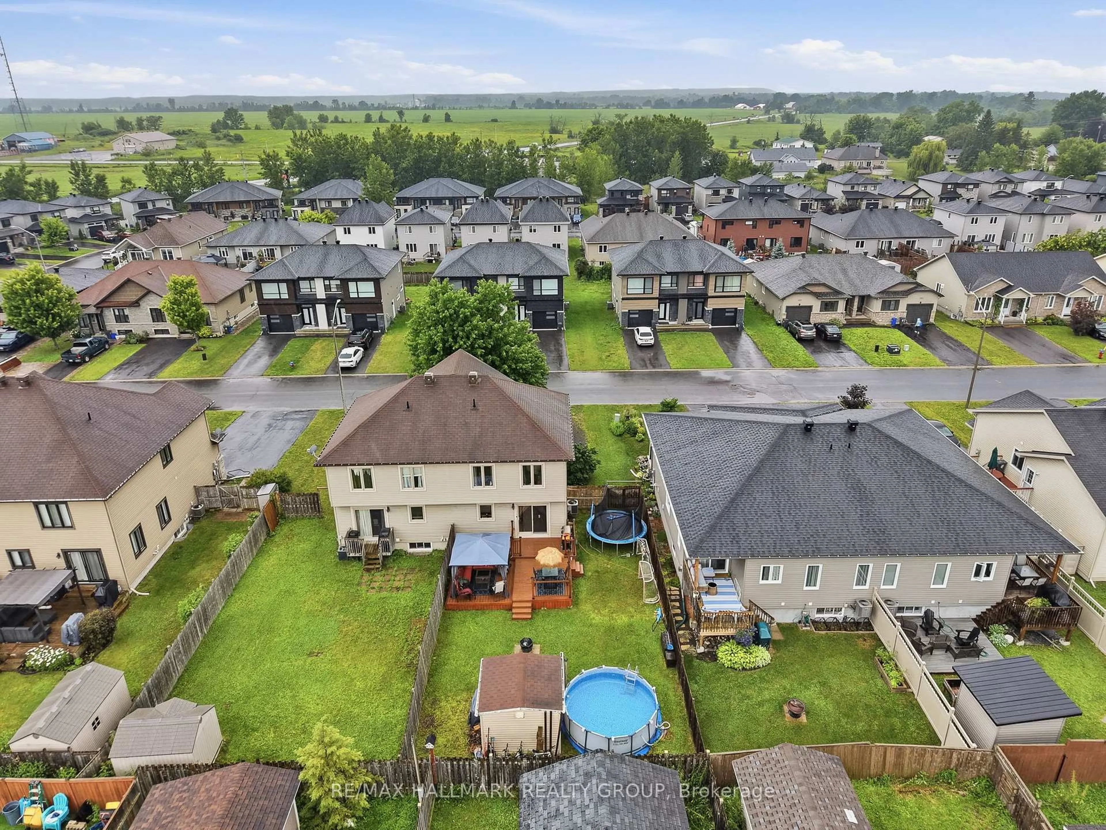 A pic from outside/outdoor area/front of a property/back of a property/a pic from drone, unknown for 462 DENIS St, Alfred and Plantagenet Ontario K0A 3K0
