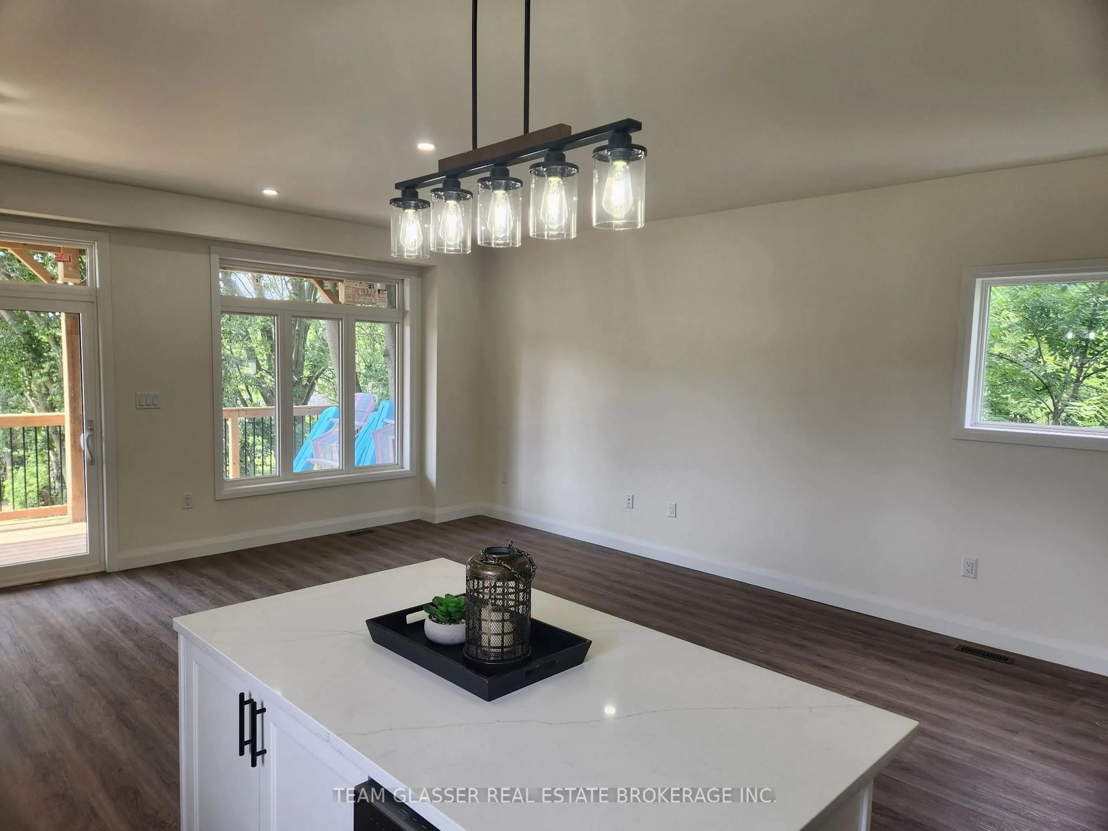 Open concept kitchen, unknown for 132 DOVER St, Woodstock Ontario N4S 3M1