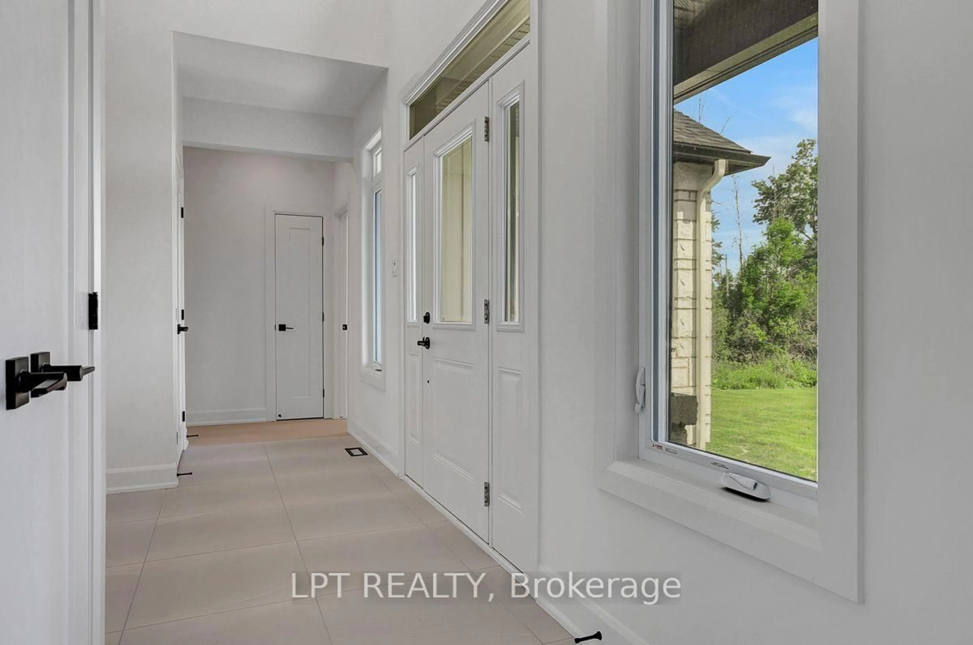 Indoor entryway for 23 Skeel Crt, Ashton Ontario K0A 1B0