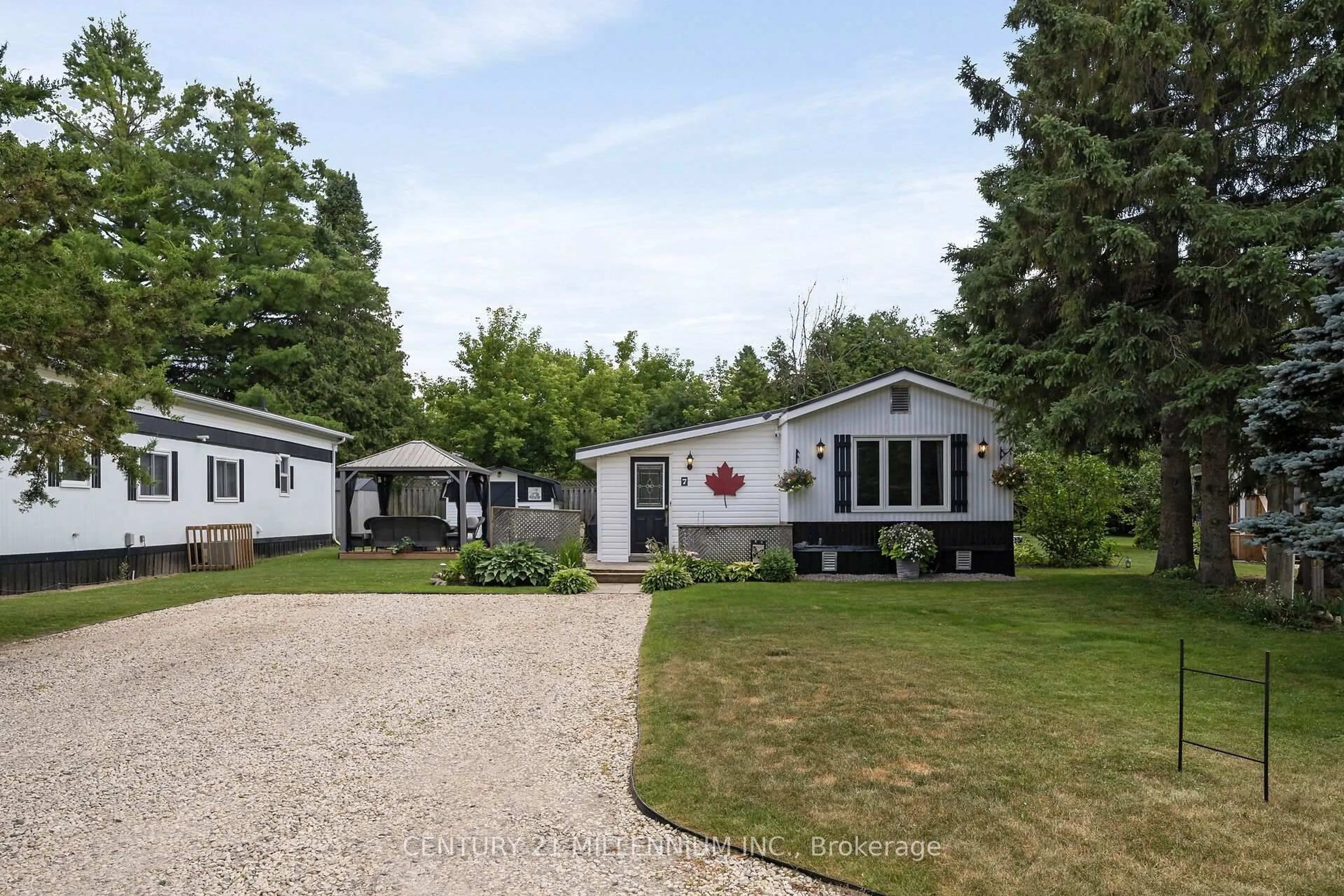 Home with vinyl exterior material, street for 7 Laurel Lane, Erin Ontario N0B 1T0