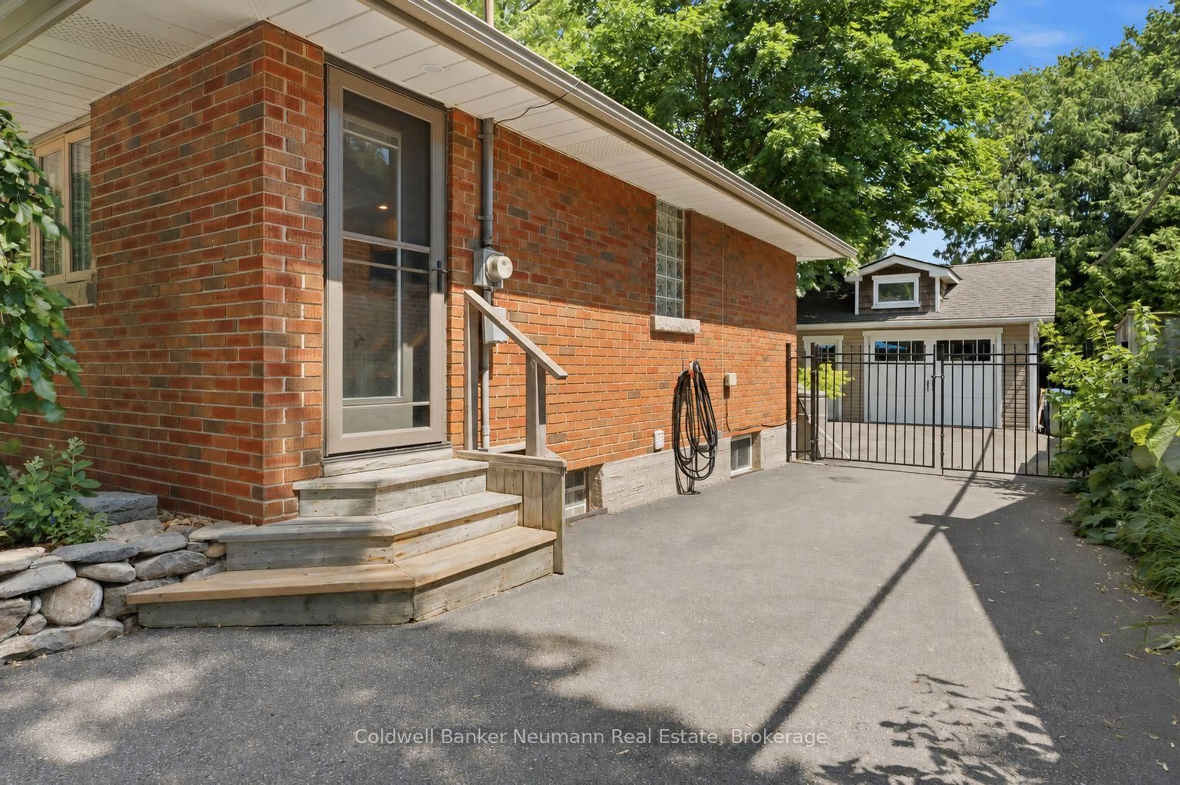 Home with brick exterior material, street for 35 Gladstone Ave, Guelph Ontario N1E 1L8