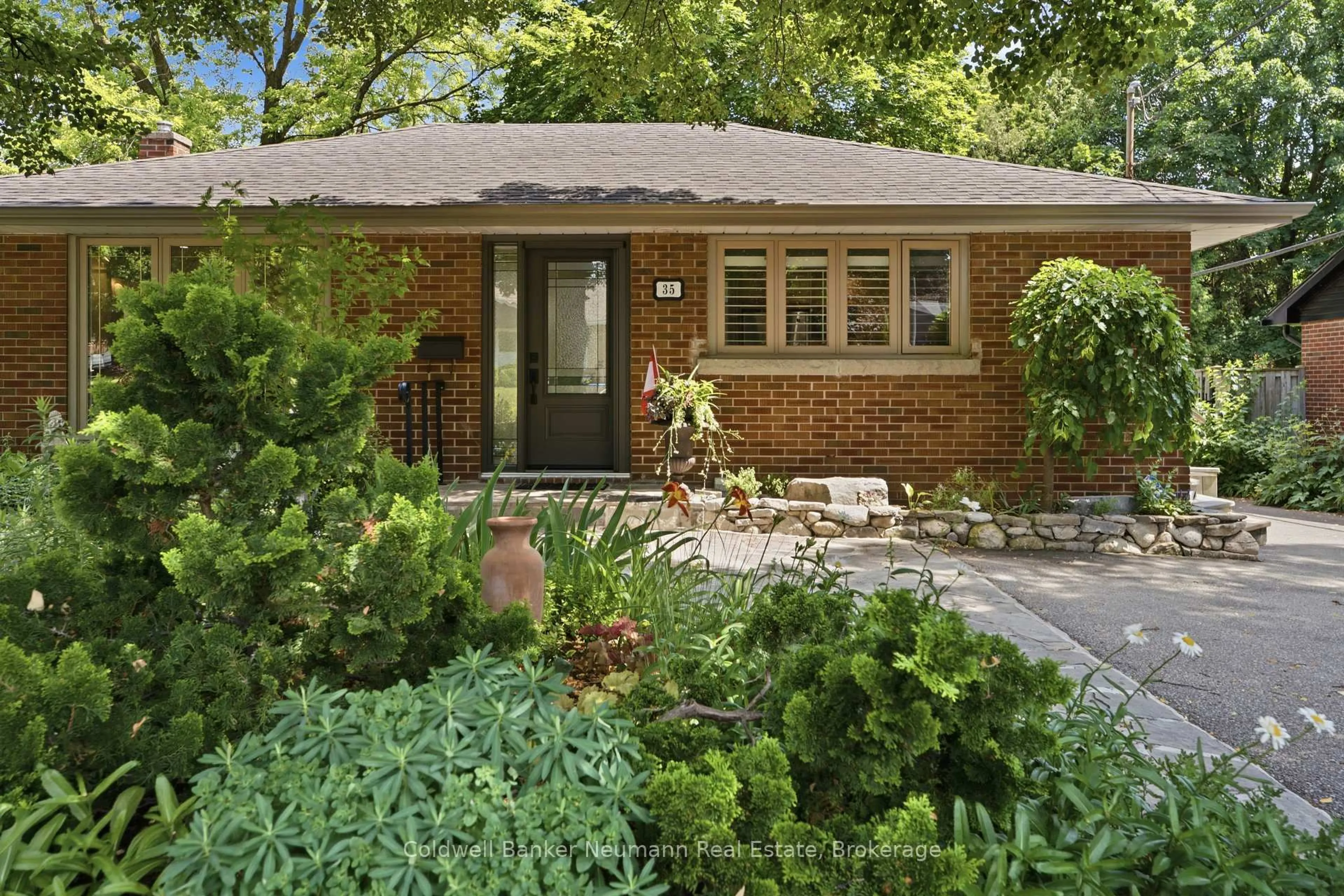 Home with brick exterior material, street for 35 Gladstone Ave, Guelph Ontario N1E 1L8