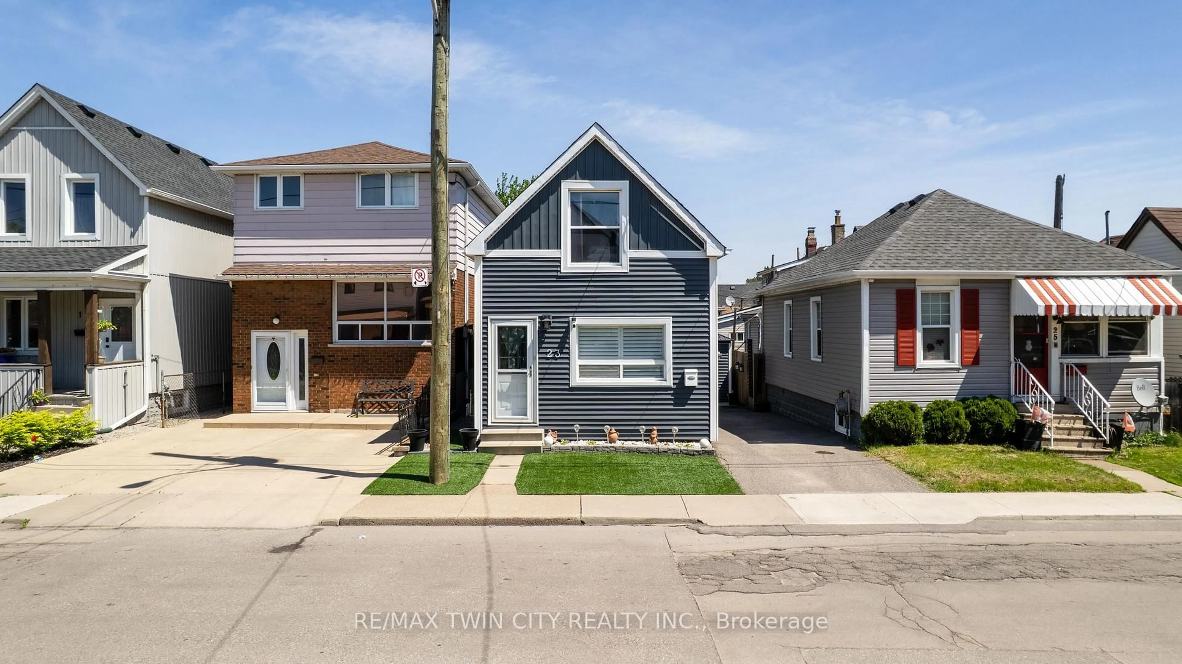 Home with vinyl exterior material, street for 23 Britannia Ave, Hamilton Ontario L8H 1W3