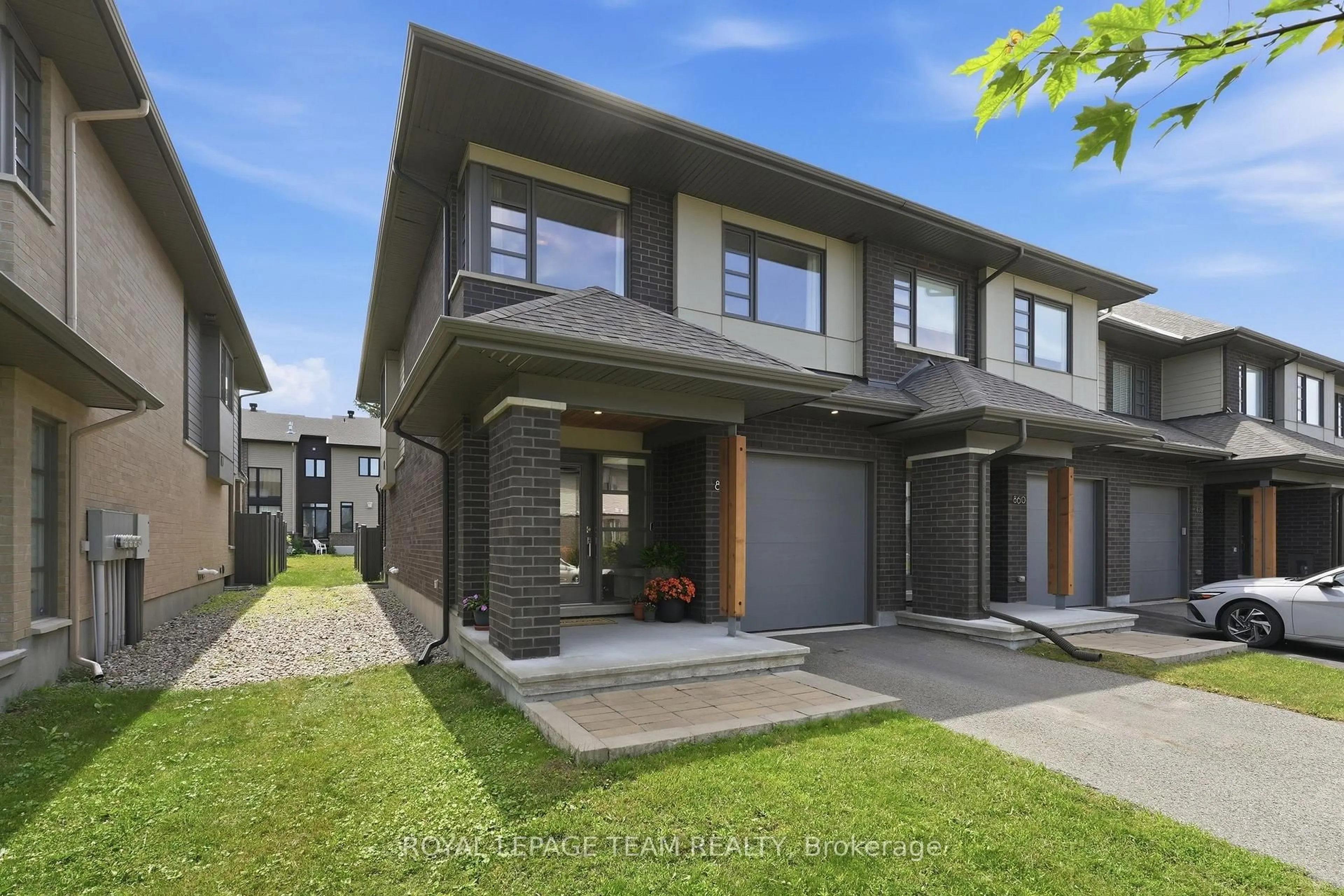 Home with brick exterior material, street for 862 Quartet Ave, Ottawa Ontario K1X 0C7