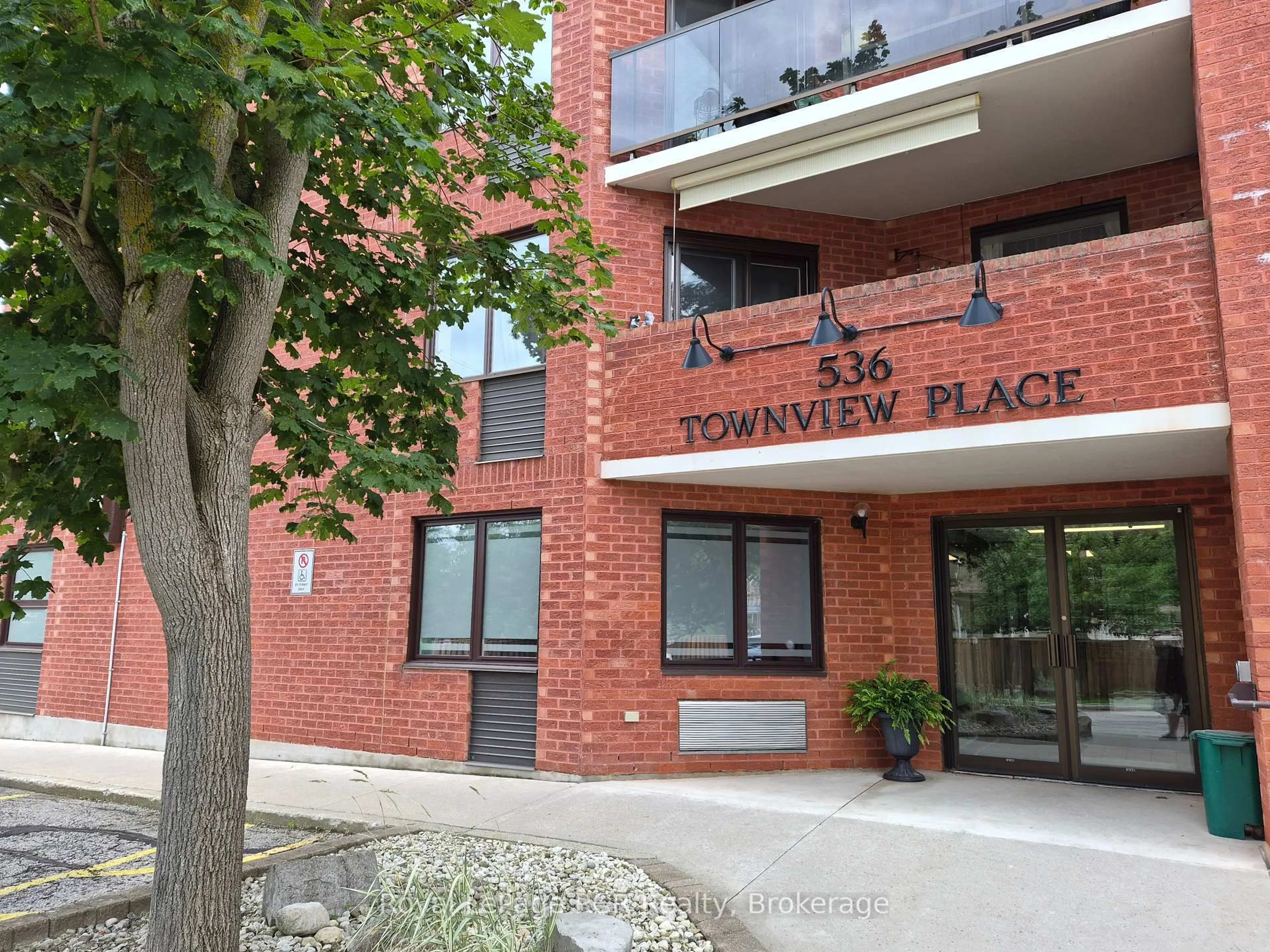 Unknown for 536 11th Ave #102, Hanover Ontario N4N 2S4