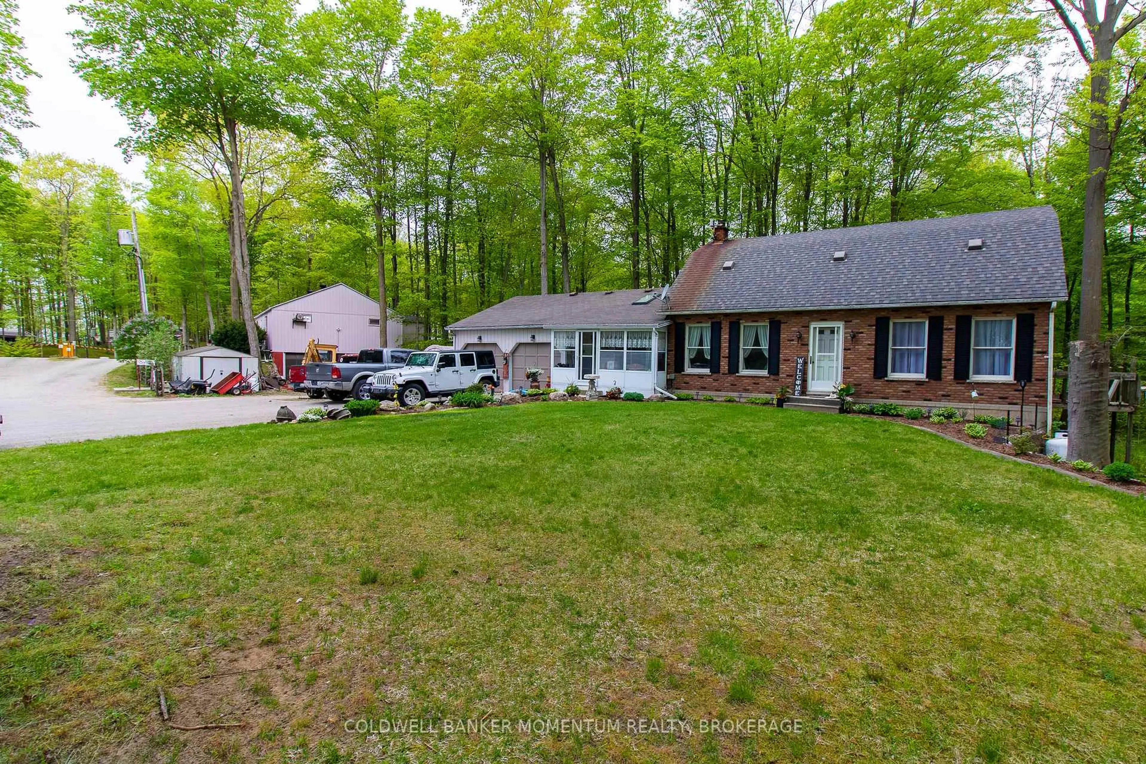 A pic from outside/outdoor area/front of a property/back of a property/a pic from drone, unknown for 54428 Talbot Line, Bayham Ontario N0J 1H0