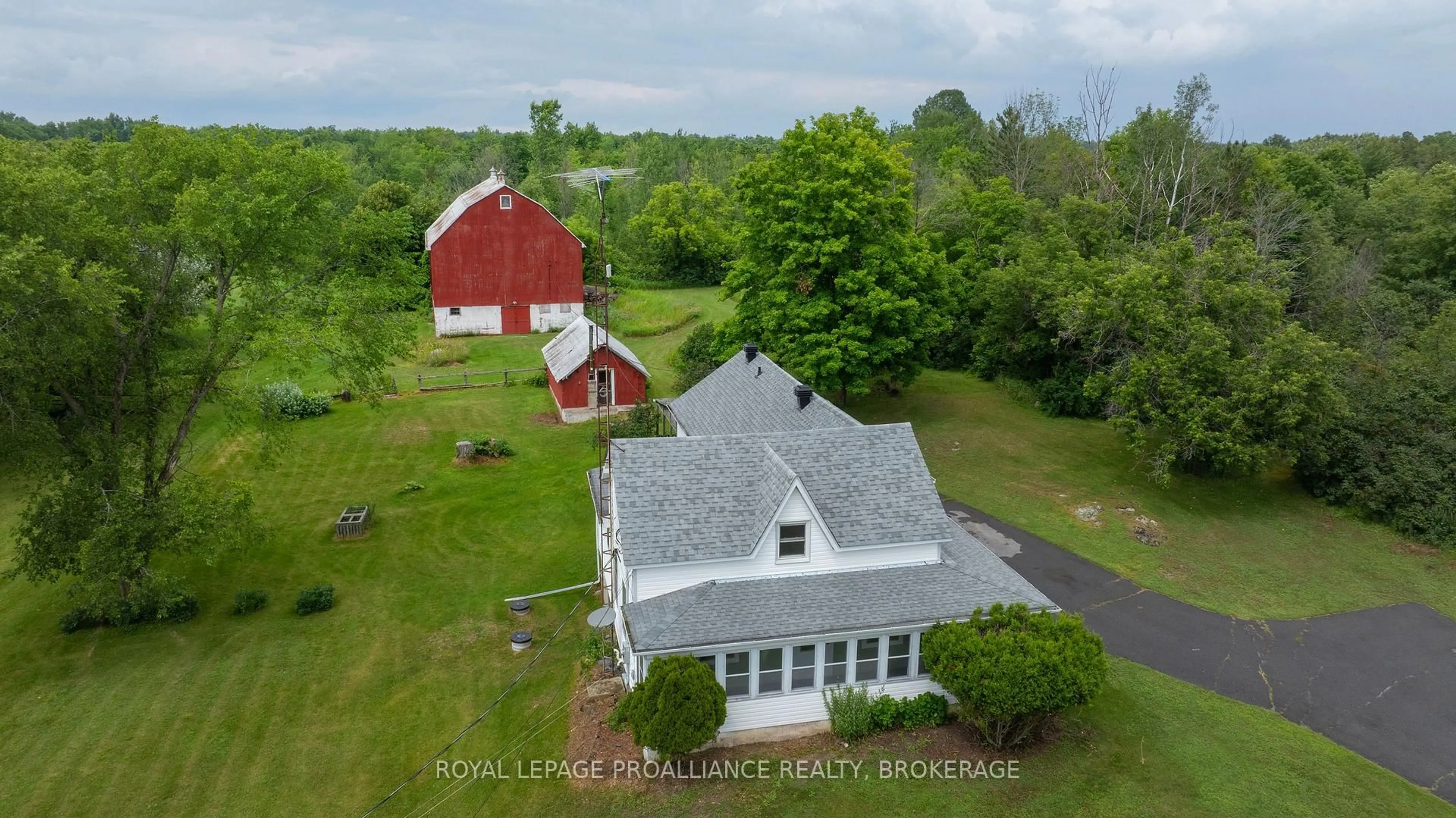 A pic from outside/outdoor area/front of a property/back of a property/a pic from drone, unknown for 4678 Bellrock Rd, Verona Ontario K0H 2W0