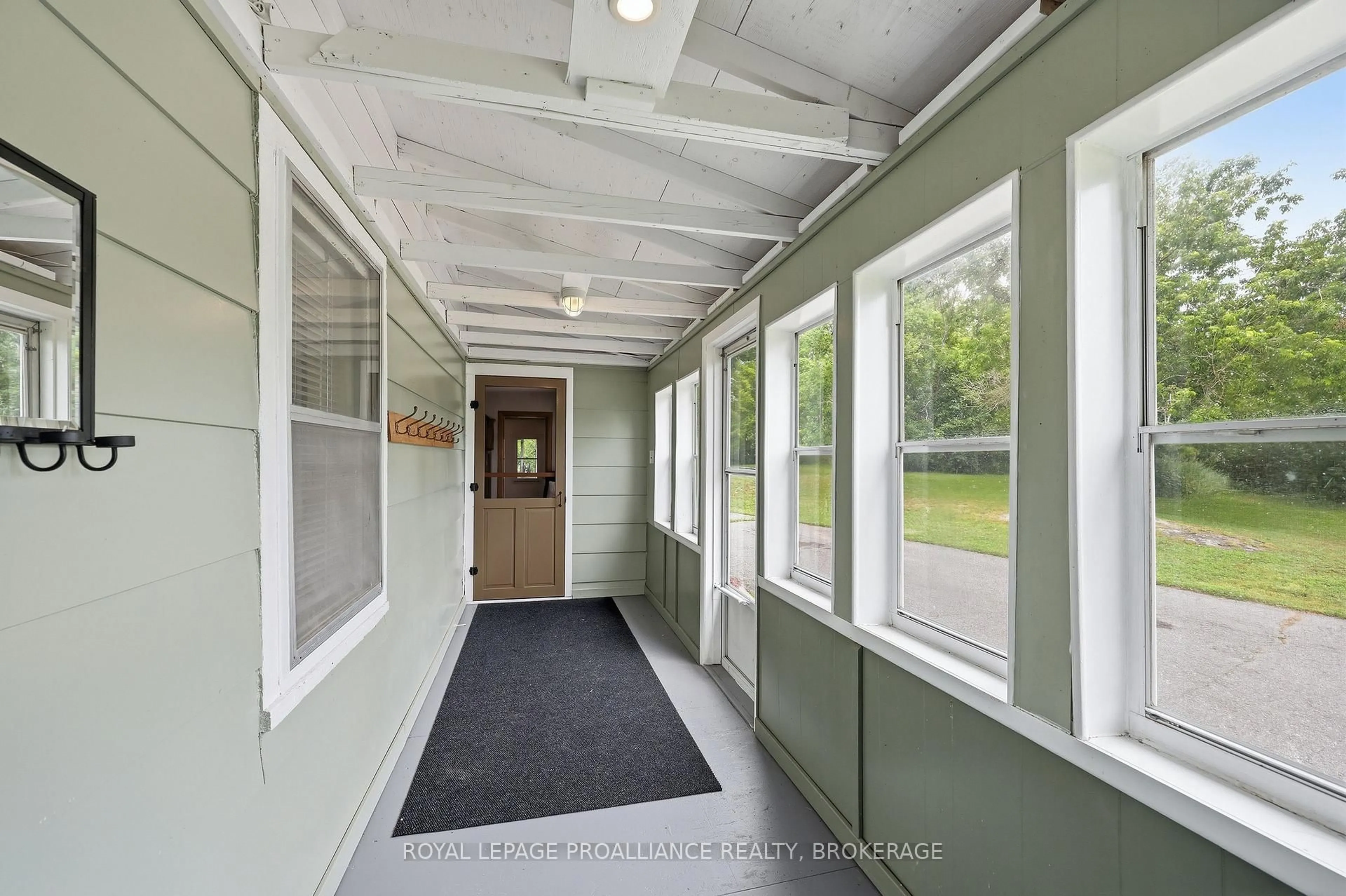 Indoor foyer for 4678 Bellrock Rd, Verona Ontario K0H 2W0