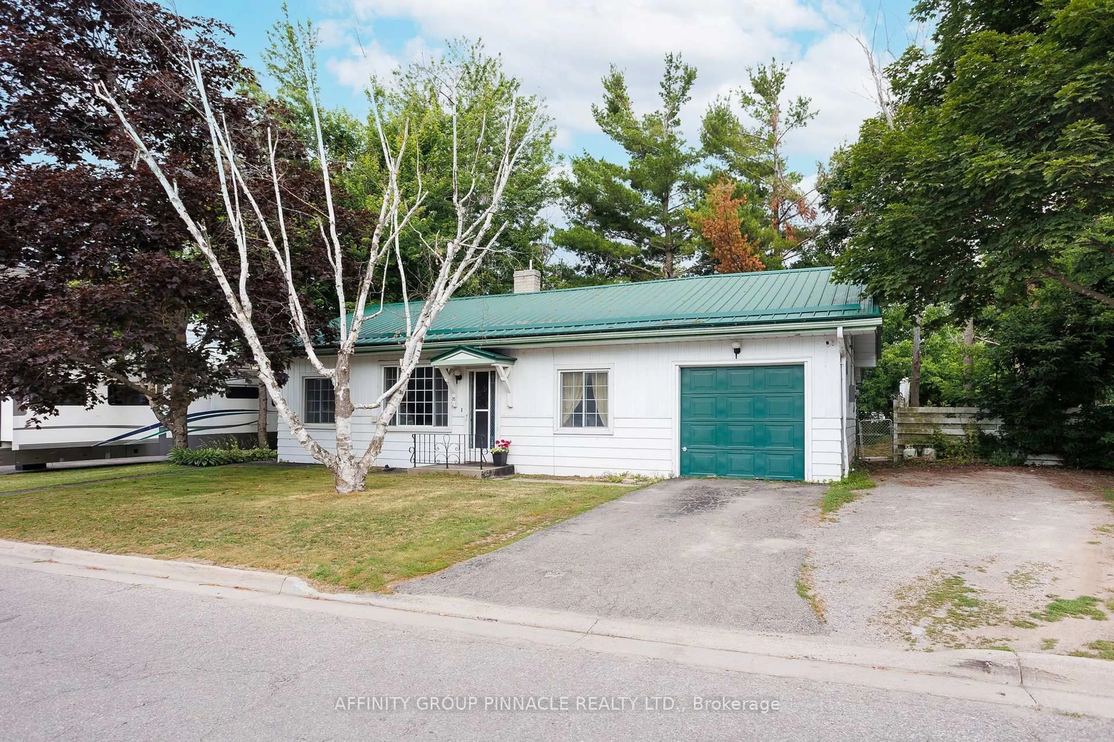 Unknown for 35 Clifton St, Kawartha Lakes Ontario K0M 1N0