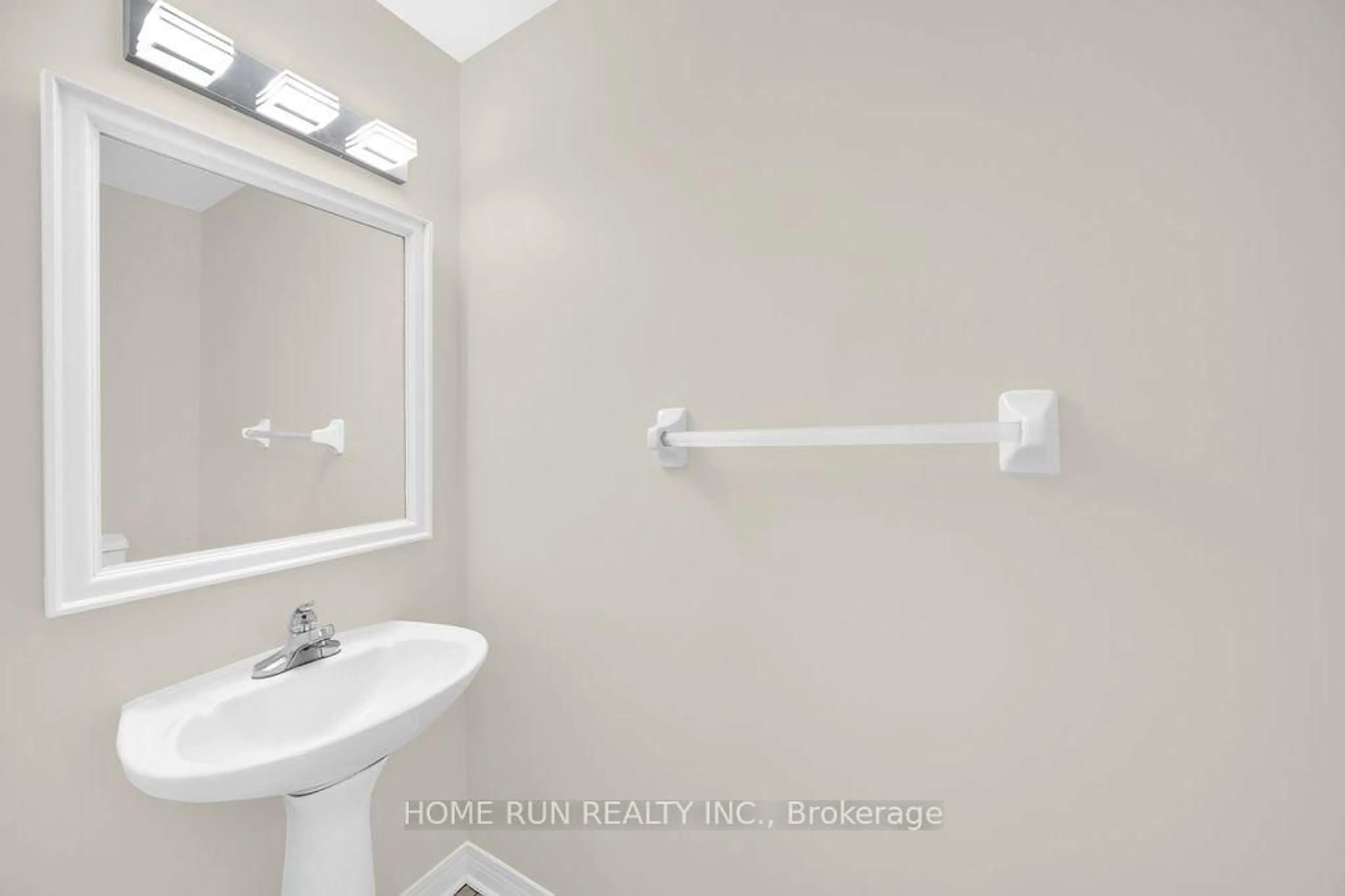 Standard bathroom, unknown for 102 Kimberwick Cres, Ottawa Ontario K1V 1K7
