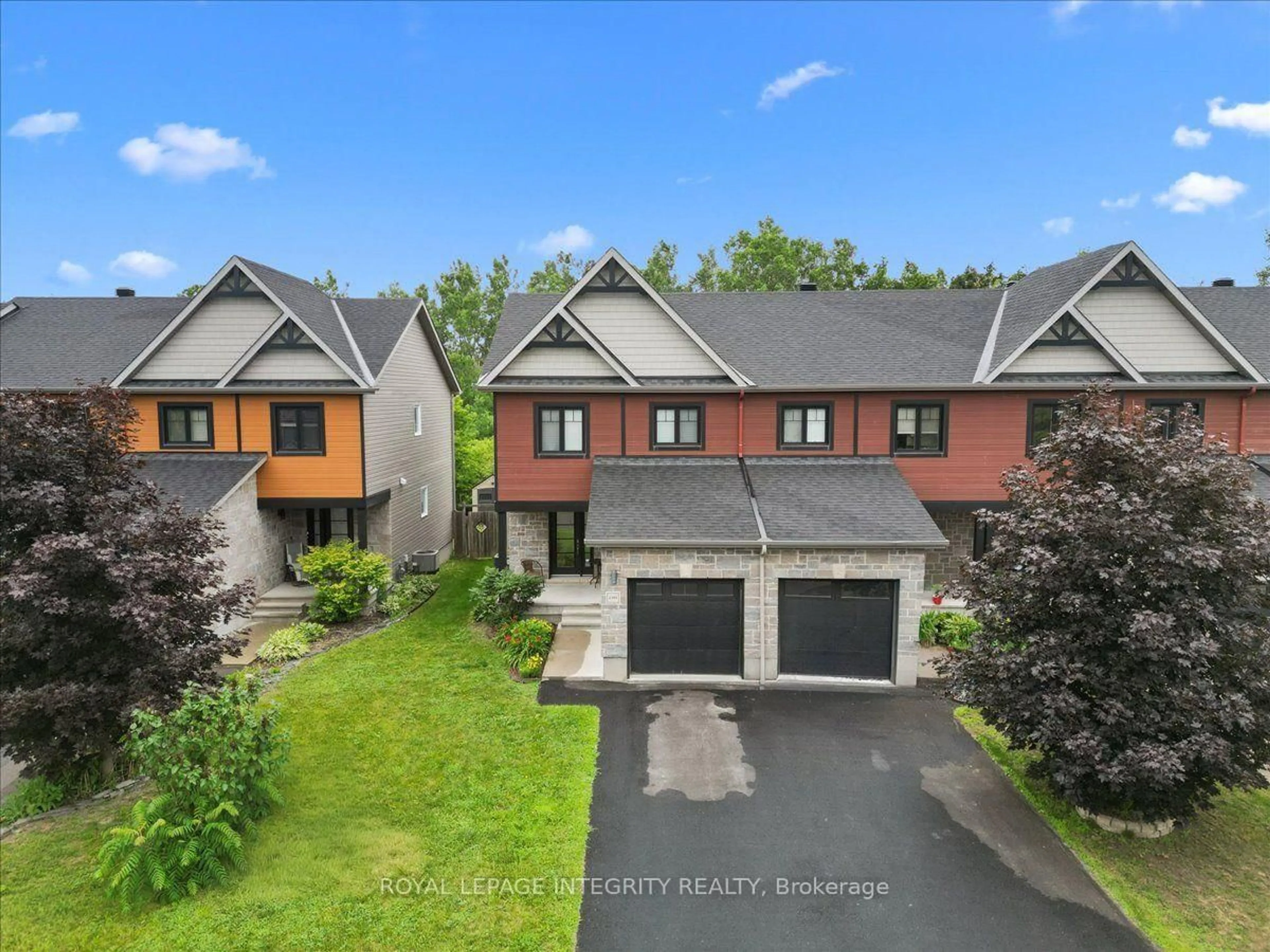 A pic from outside/outdoor area/front of a property/back of a property/a pic from drone, mountain view for 2345 Marble Cres, Clarence-Rockland Ontario K4K 0H1