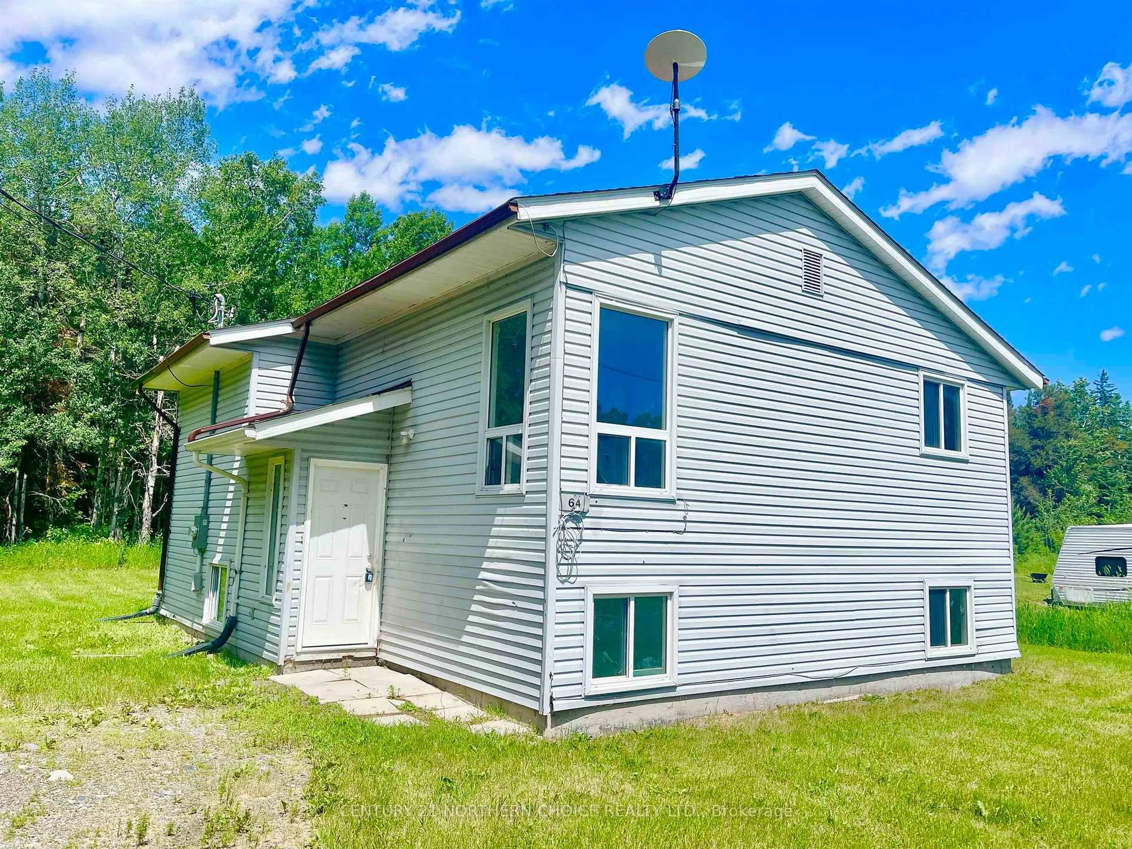 Home with vinyl exterior material, building for 64 Wellington Rd, Kenora Remote Area Ontario P0V 2W0