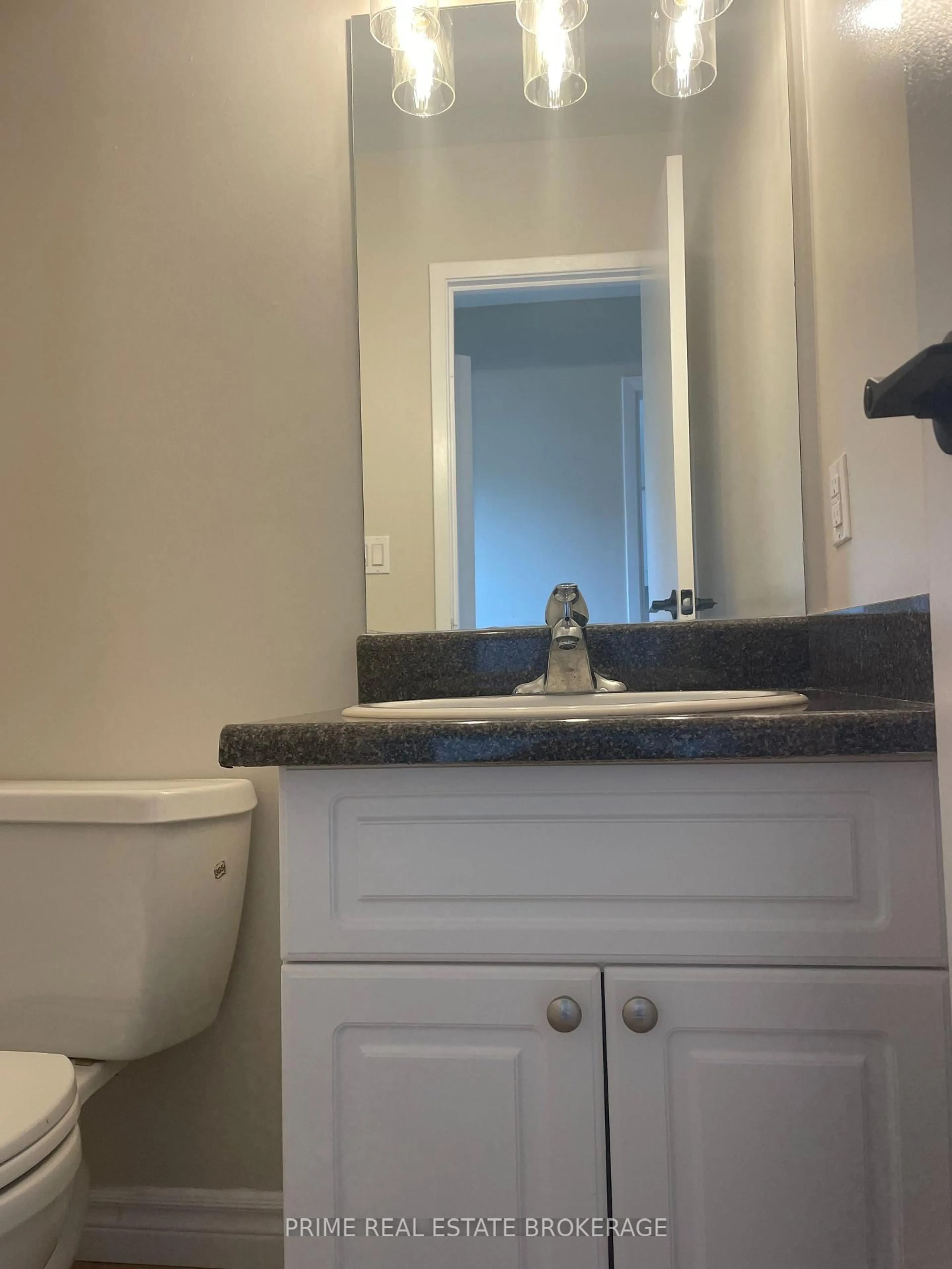 Standard bathroom, ceramic/tile floor for 135 Belmont Dr #31, London South Ontario N6J 4J3
