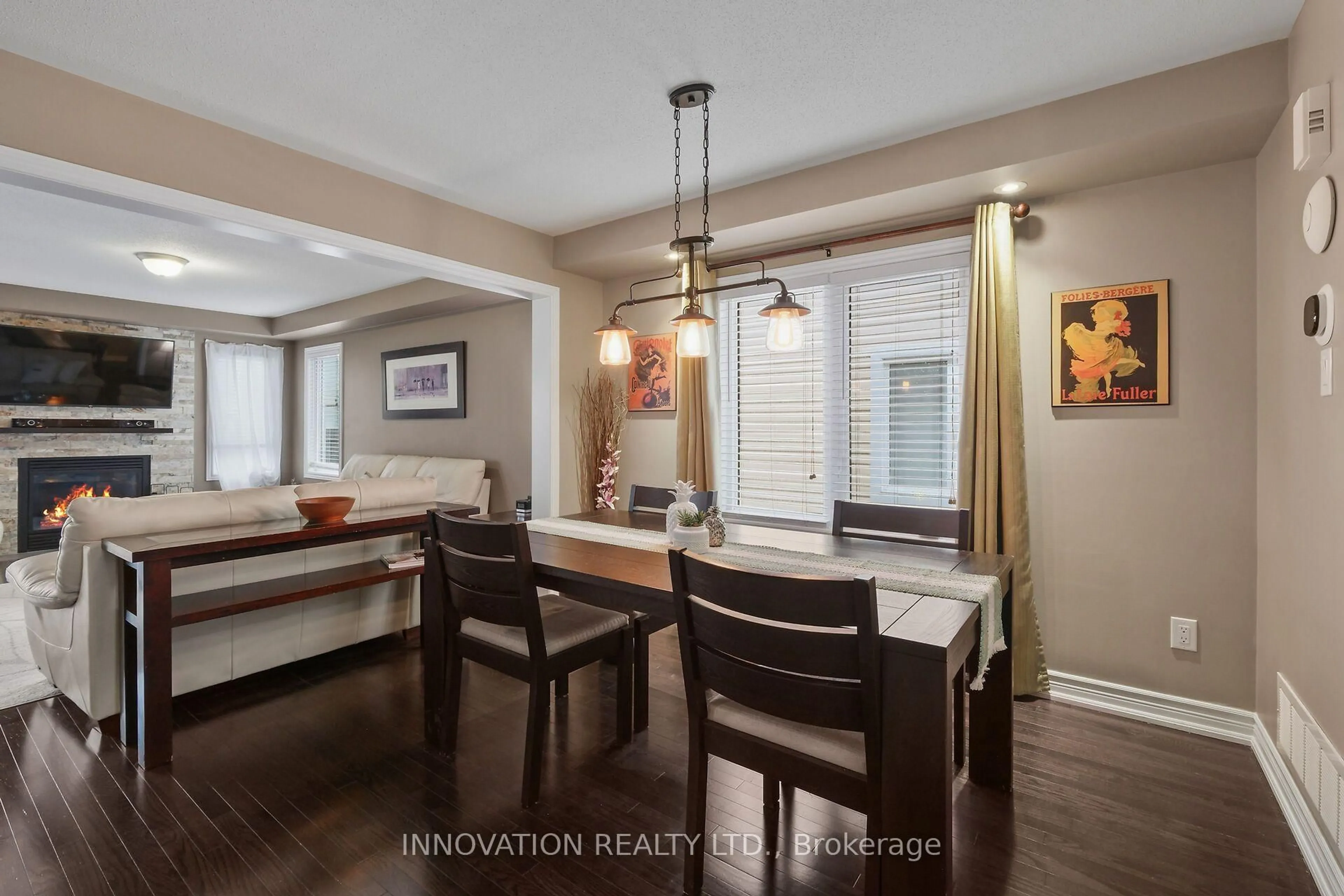 Open concept kitchen, wood/laminate floor for 522 Meadowcreek Circ, Ottawa Ontario K2M 0J9
