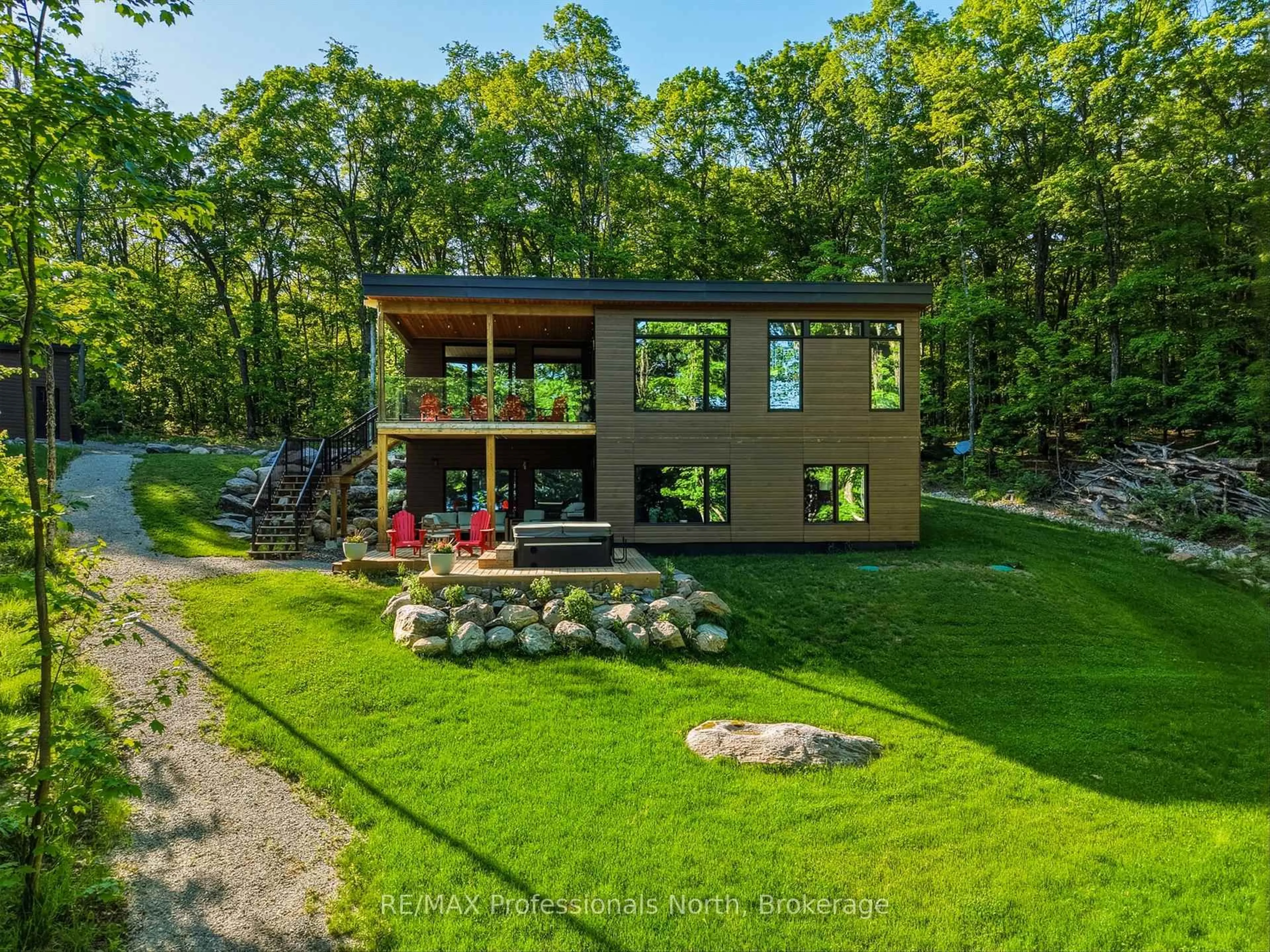 A pic from outside/outdoor area/front of a property/back of a property/a pic from drone, water/lake/river/ocean view for 1011 Old Cottage Rd, Bracebridge Ontario P1L 1X3