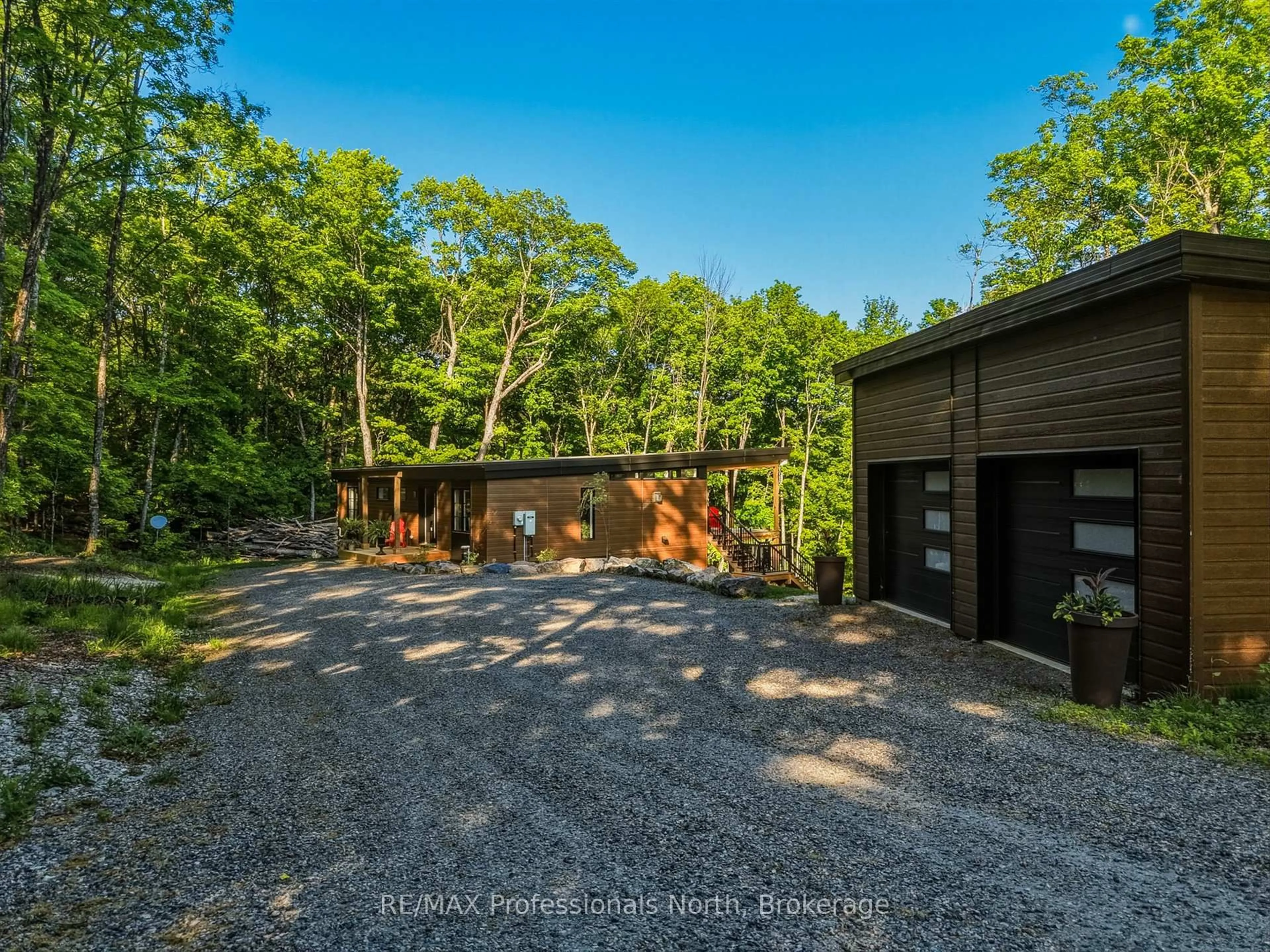 A pic from outside/outdoor area/front of a property/back of a property/a pic from drone, forest/trees view for 1011 Old Cottage Rd, Bracebridge Ontario P1L 1X3