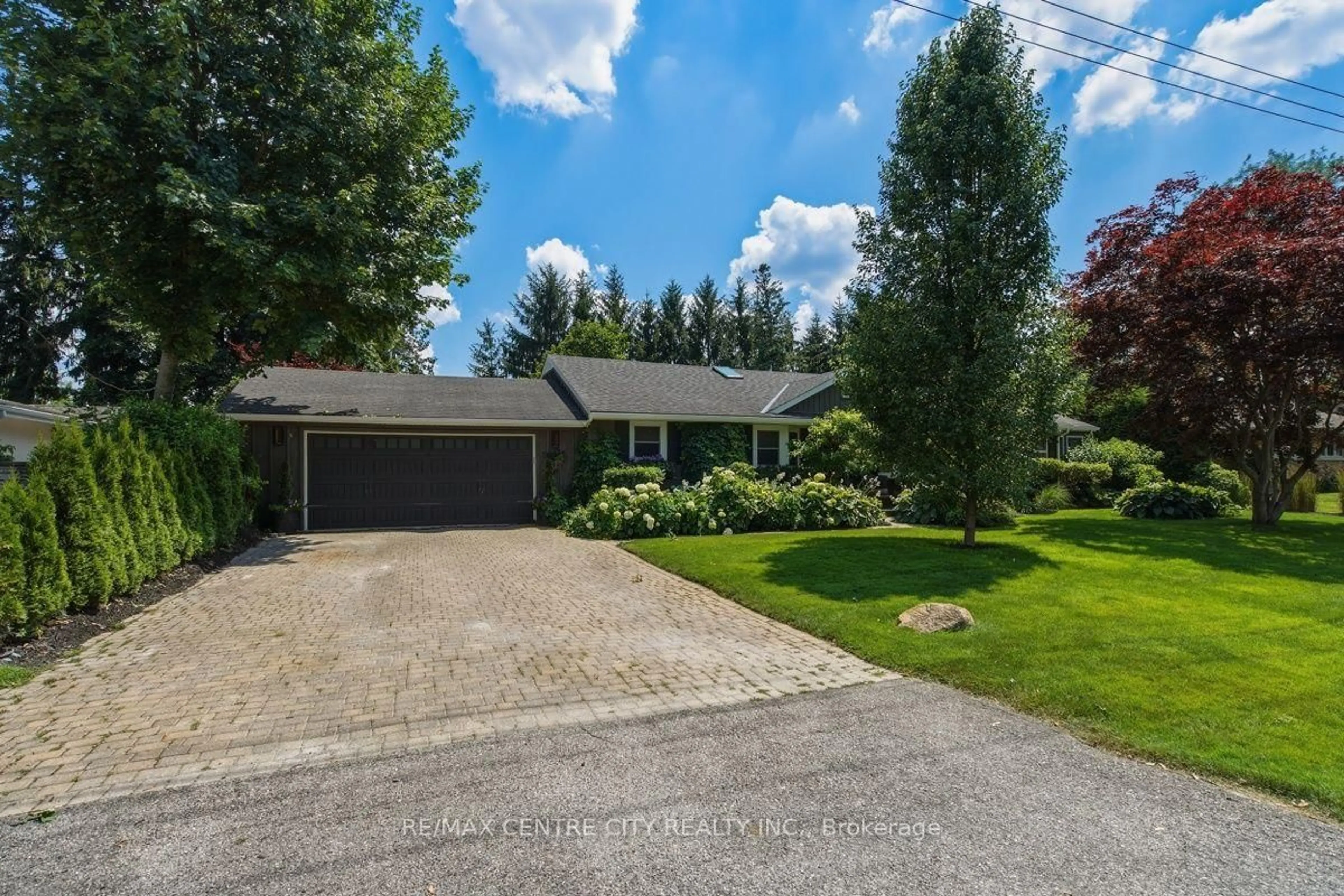 A pic from outside/outdoor area/front of a property/back of a property/a pic from drone, unknown for 7 Northcrest Dr, London North Ontario N5X 3V7