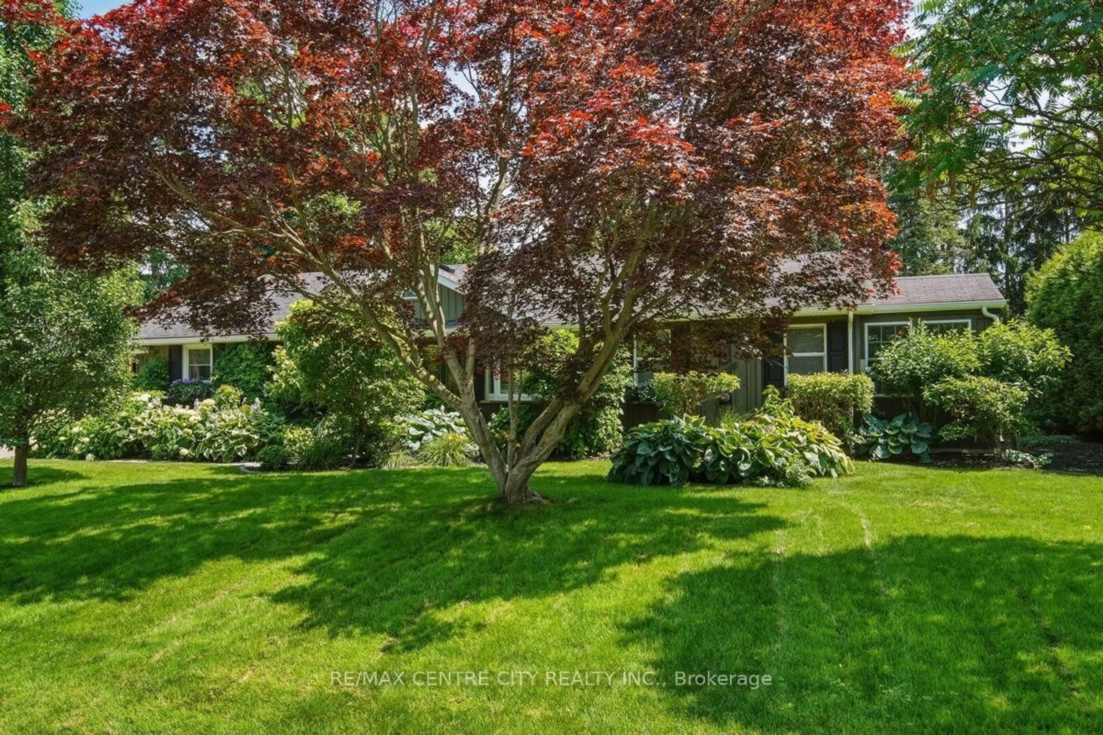 A pic from outside/outdoor area/front of a property/back of a property/a pic from drone, street for 7 Northcrest Dr, London North Ontario N5X 3V7