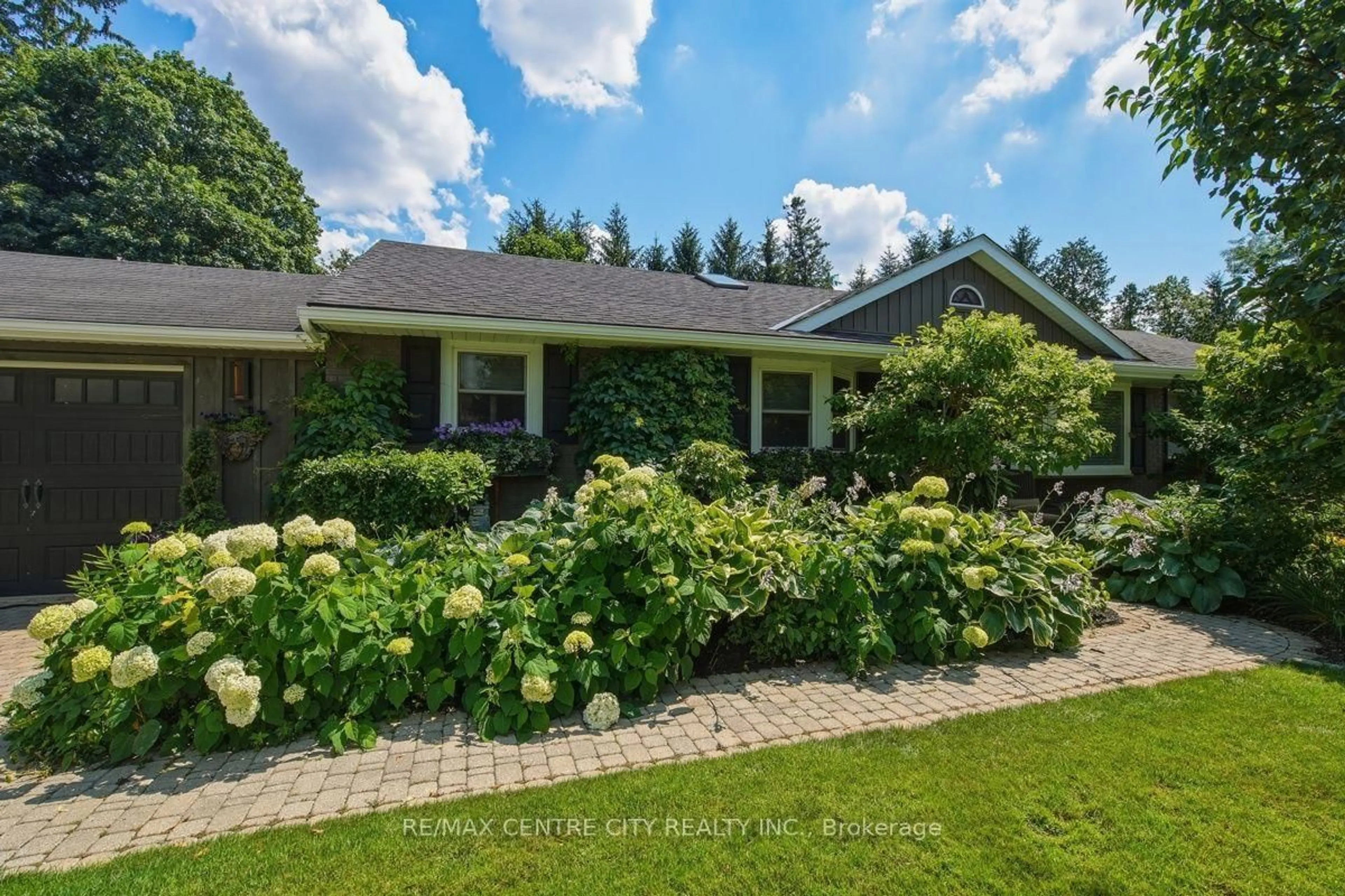A pic from outside/outdoor area/front of a property/back of a property/a pic from drone, street for 7 Northcrest Dr, London North Ontario N5X 3V7