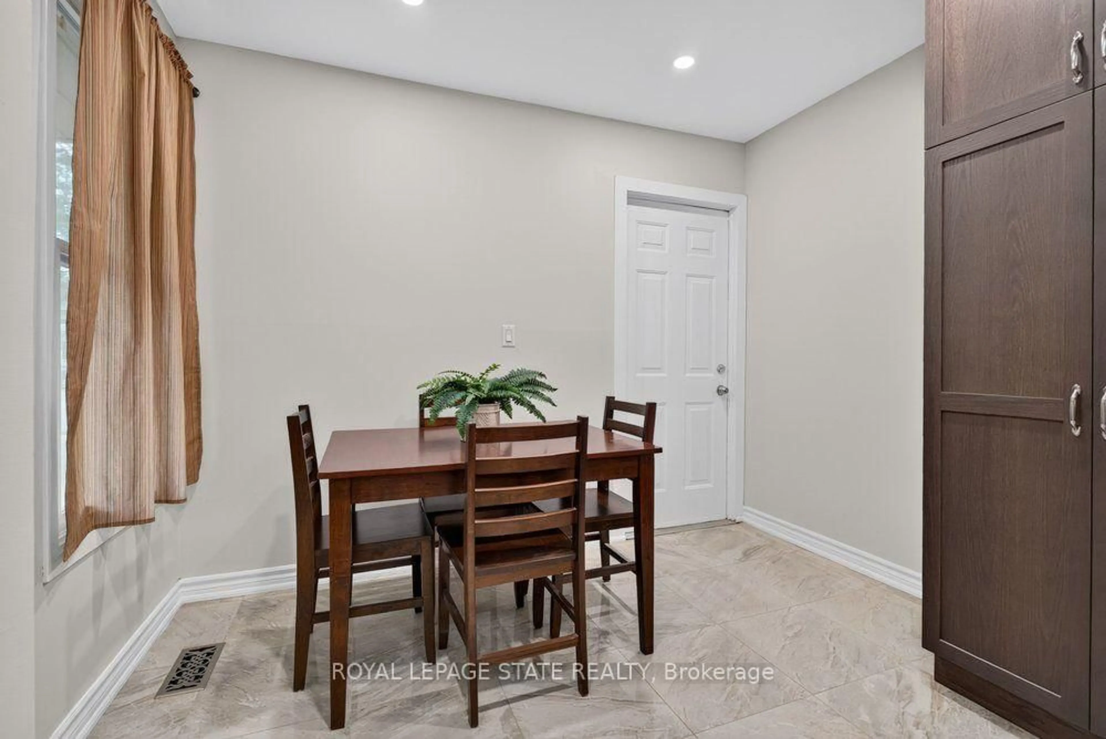 Dining room, unknown for 138 Memorial Ave, Hamilton Ontario L8G 4C7
