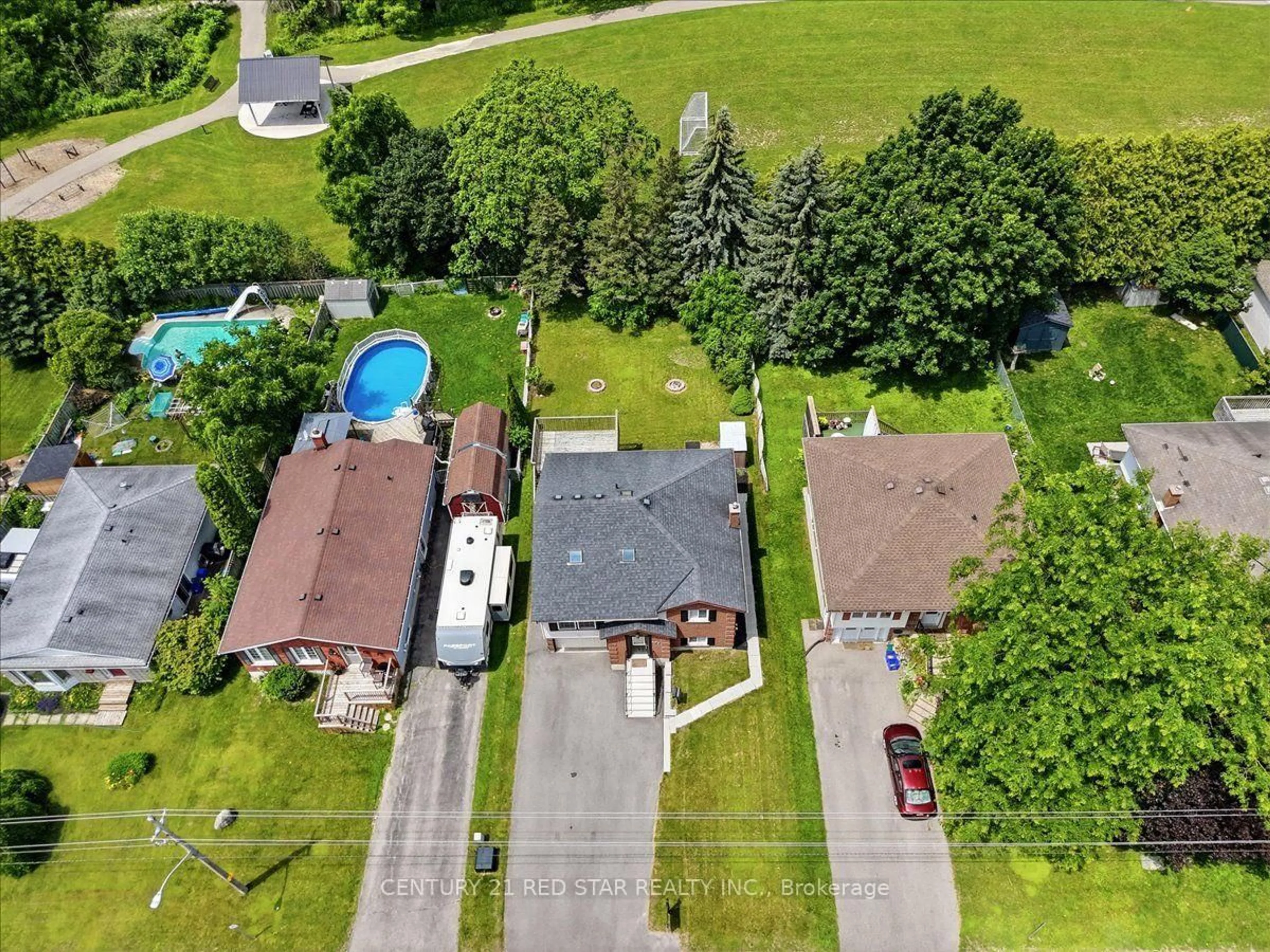 A pic from outside/outdoor area/front of a property/back of a property/a pic from drone, street for 475 FORFAR St, Centre Wellington Ontario N1M 3H6