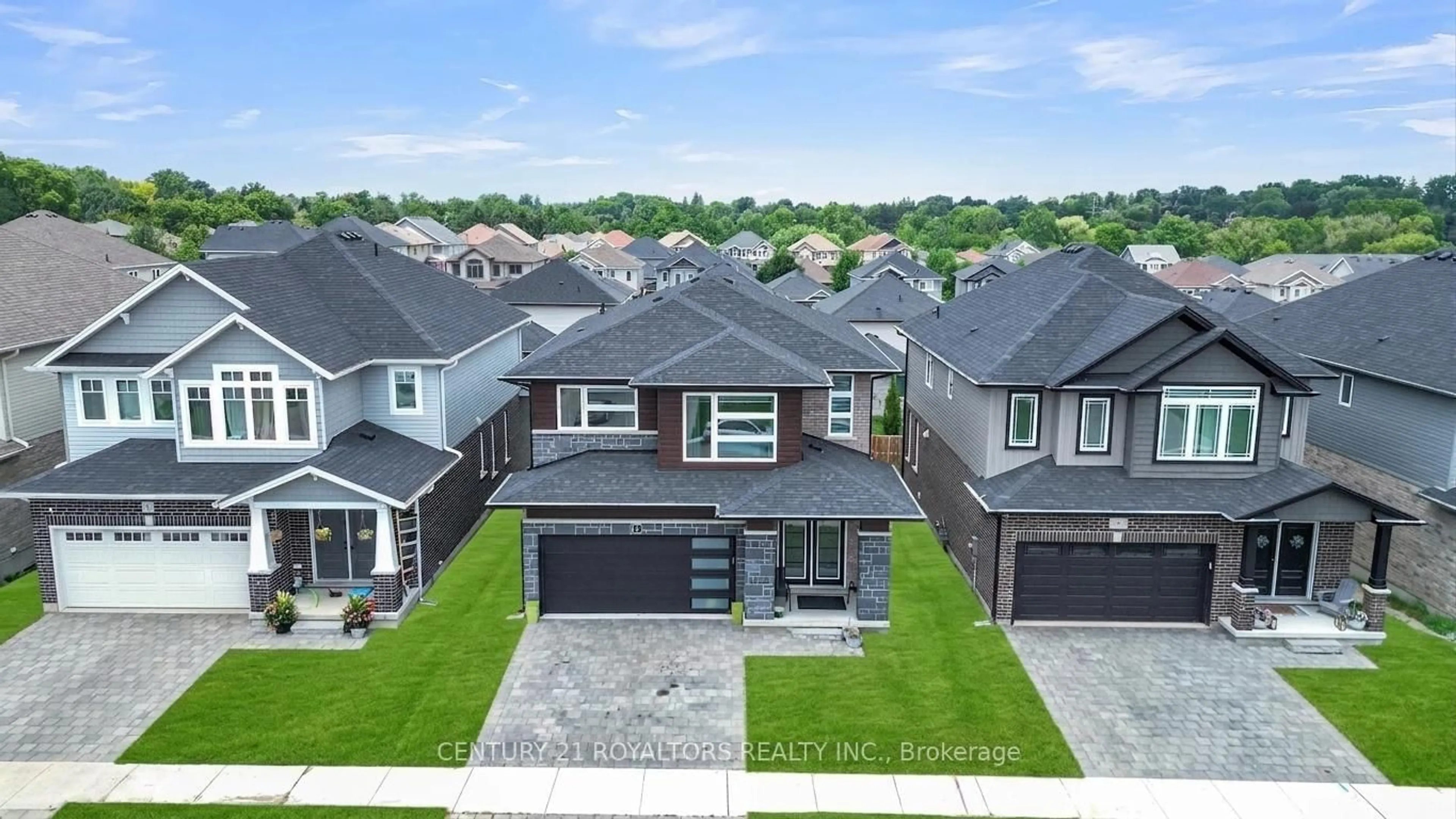 A pic from outside/outdoor area/front of a property/back of a property/a pic from drone, street for 6 Sutherland Cres, Ingersoll Ontario N5C 0E3