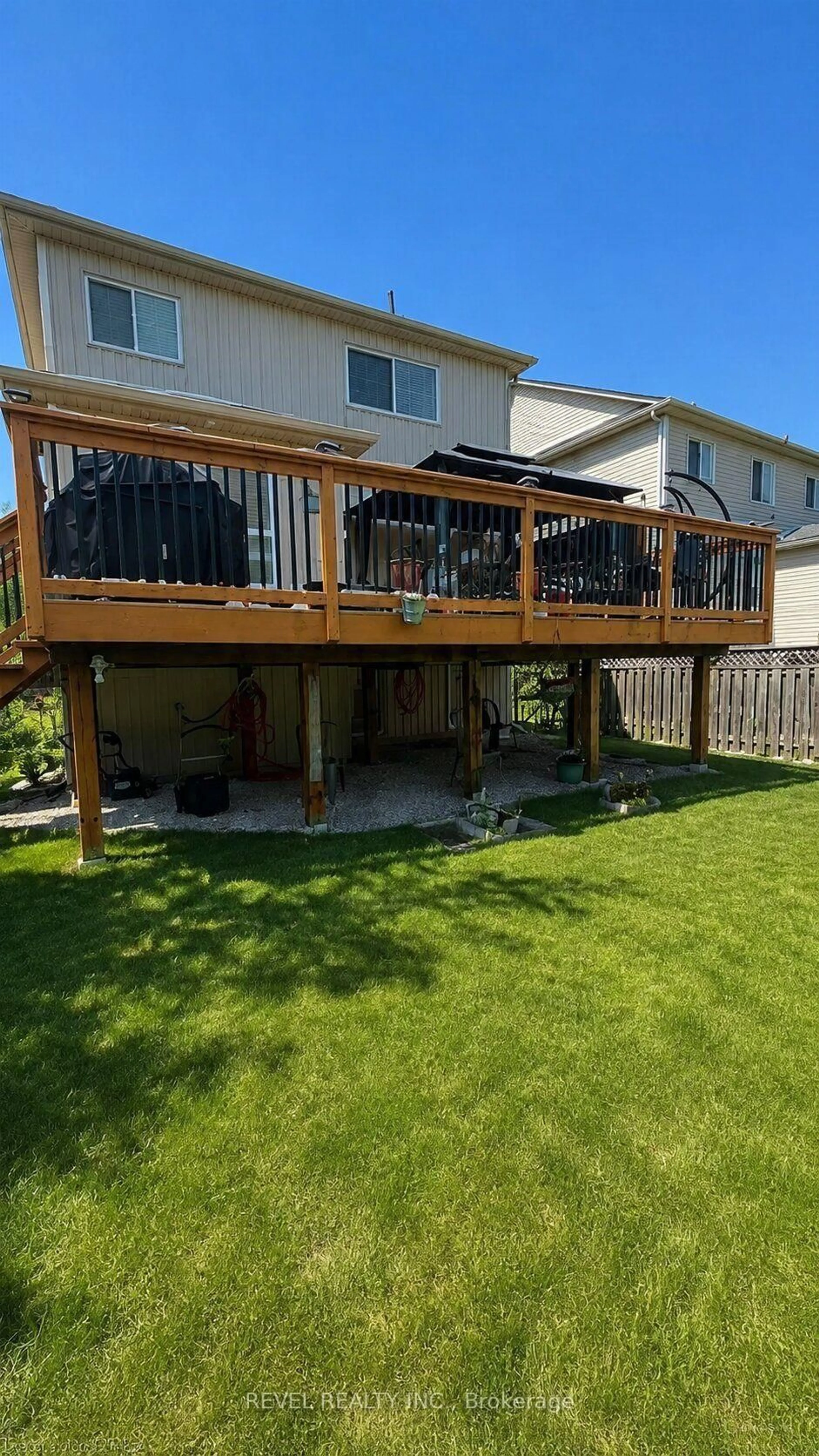 Patio, unknown for 252 Berry St, Shelburne Ontario L9V 3E1