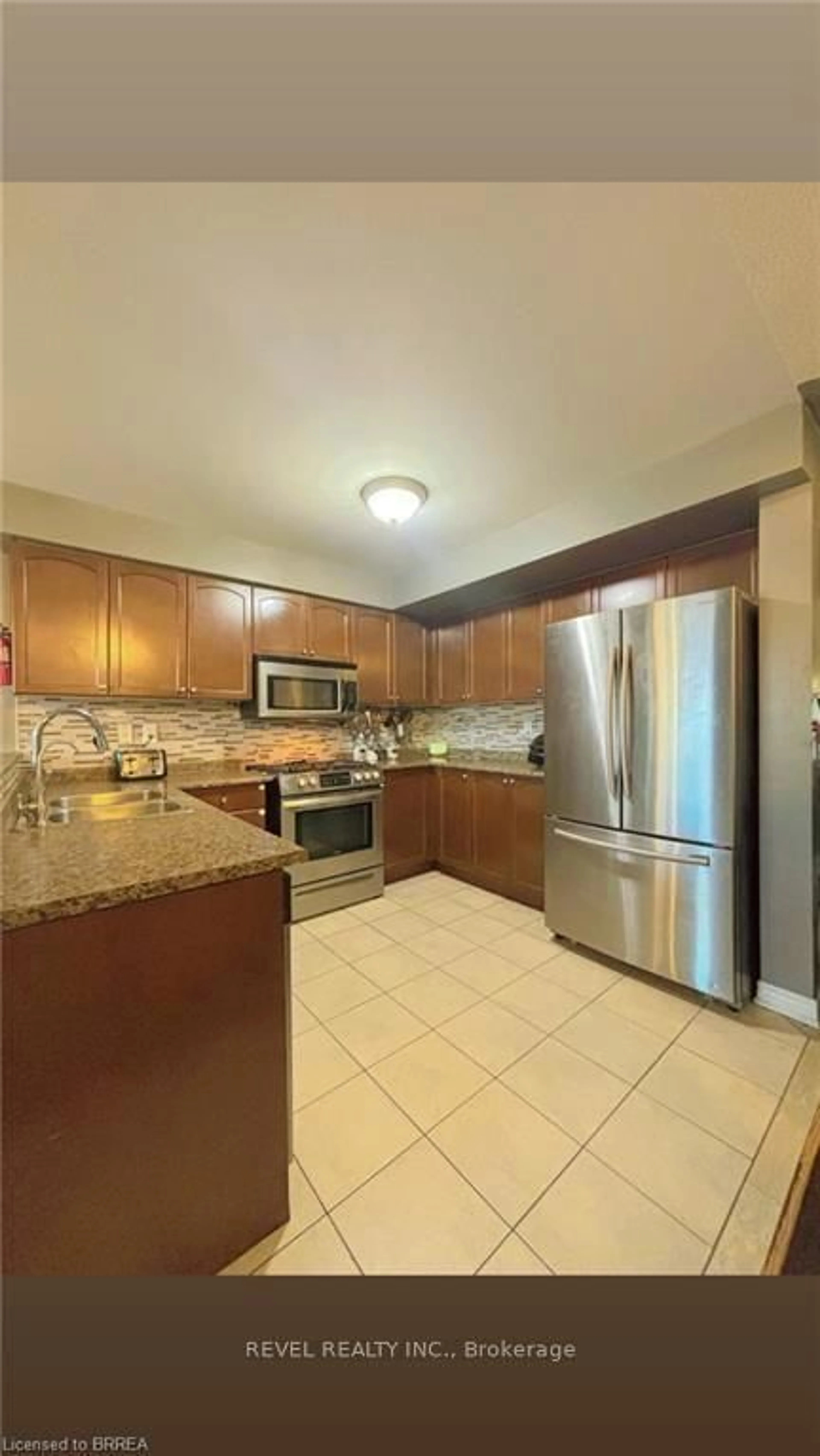 Standard kitchen, ceramic/tile floor for 252 Berry St, Shelburne Ontario L9V 3E1