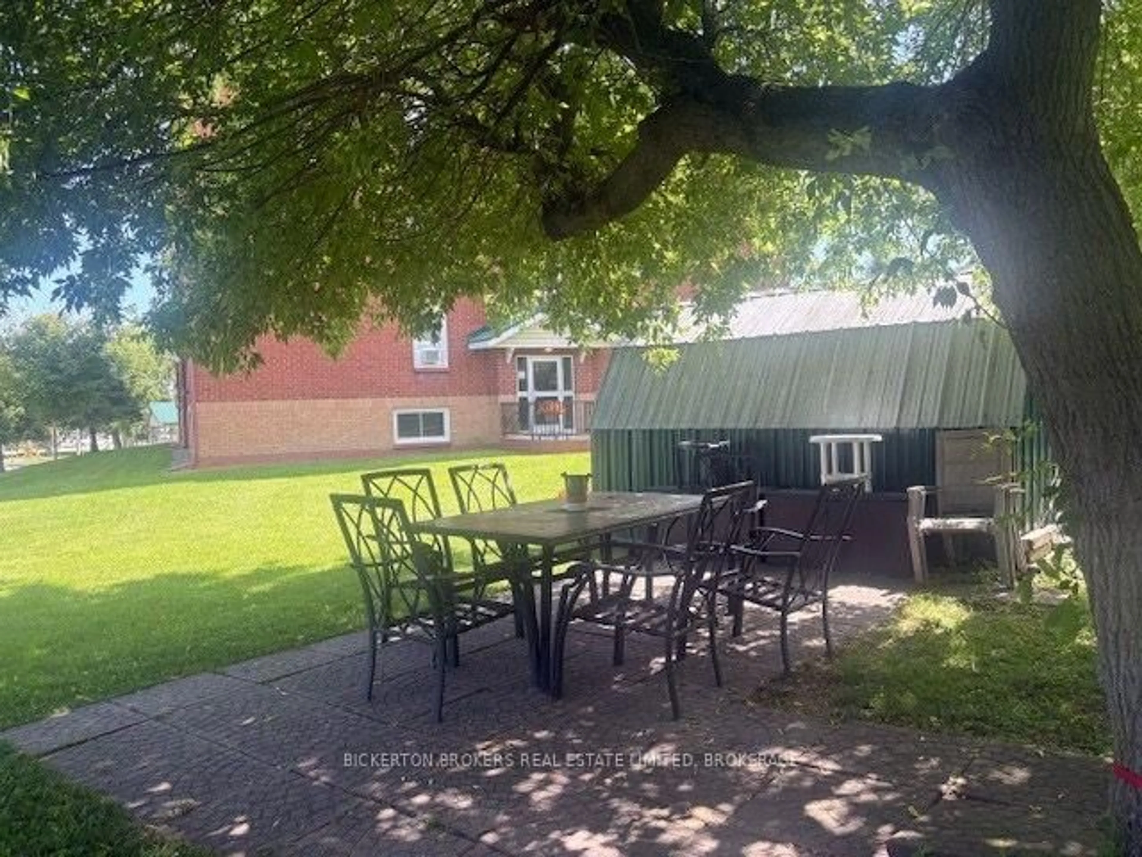 Patio, street for 550 Talbot Pl #301, Gananoque Ontario K7G 3C6