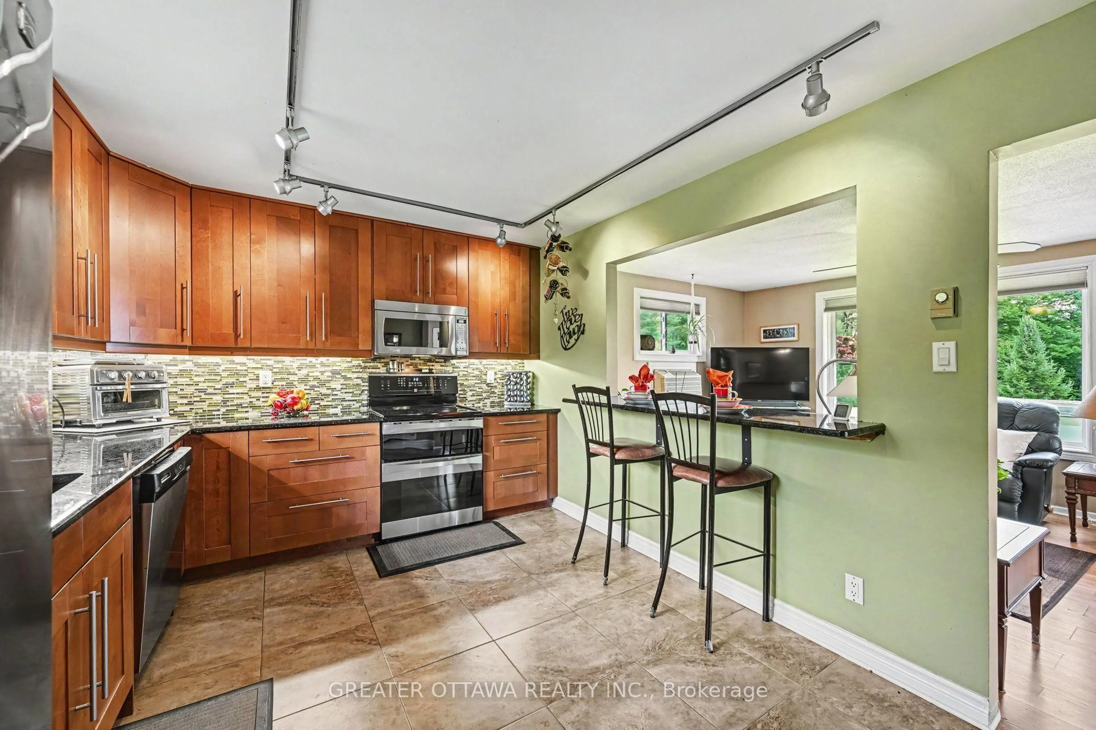Open concept kitchen, ceramic/tile floor for 173 Janet Dr, Clayton Ontario K0A 1P0