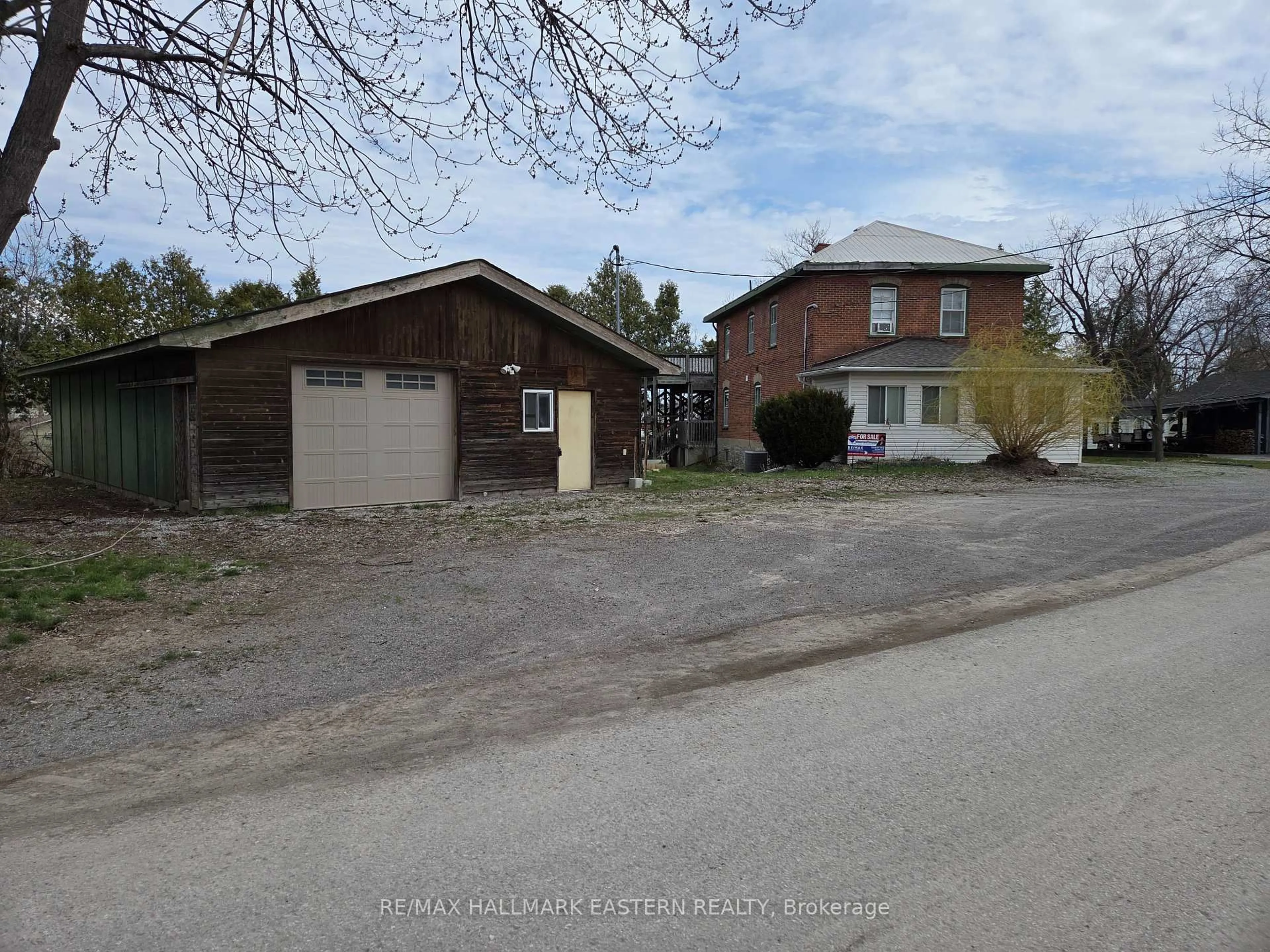 A pic from outside/outdoor area/front of a property/back of a property/a pic from drone, street for 10 Hill St, Selwyn Ontario K0L 2H0