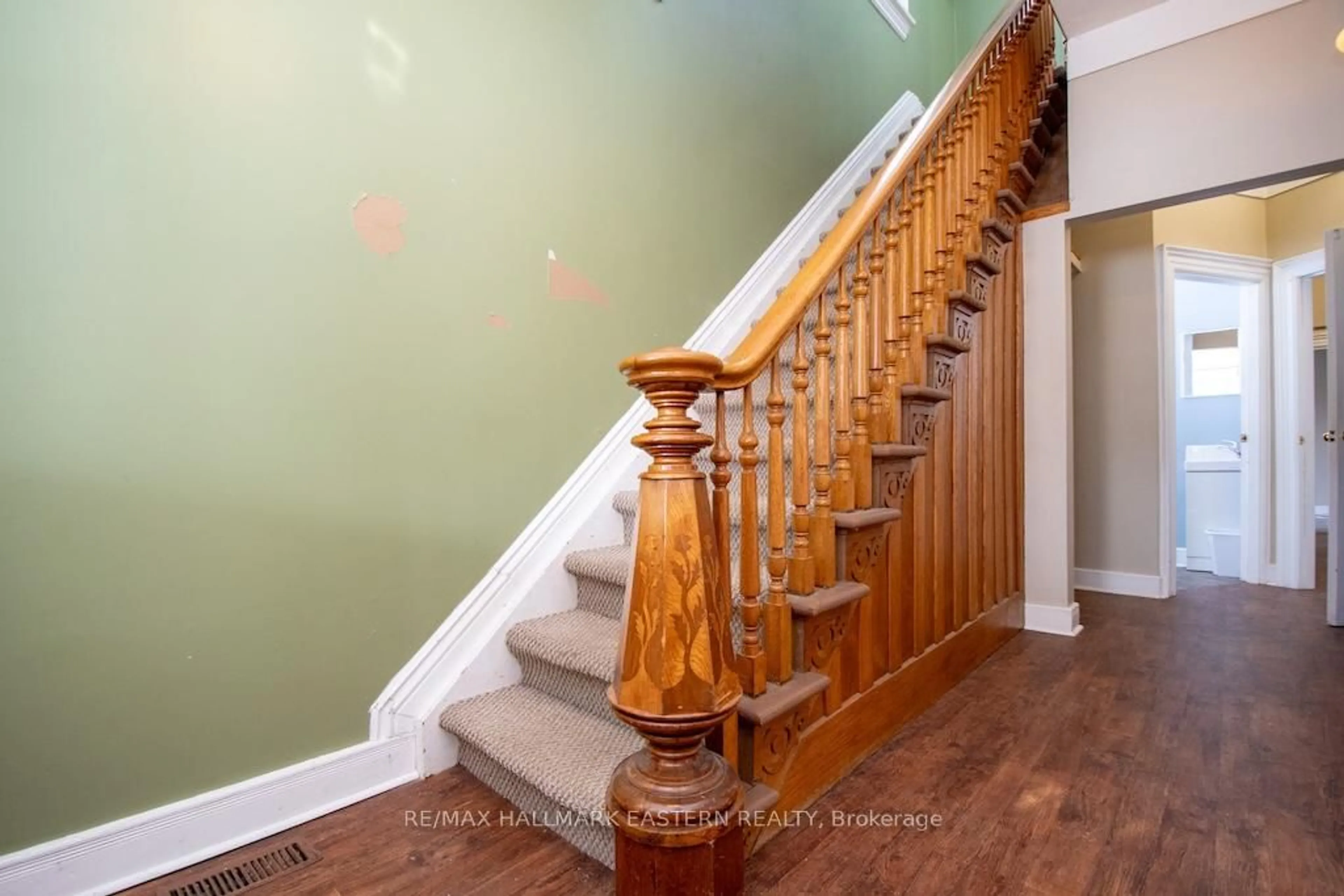 Stairs for 10 Hill St, Selwyn Ontario K0L 2H0