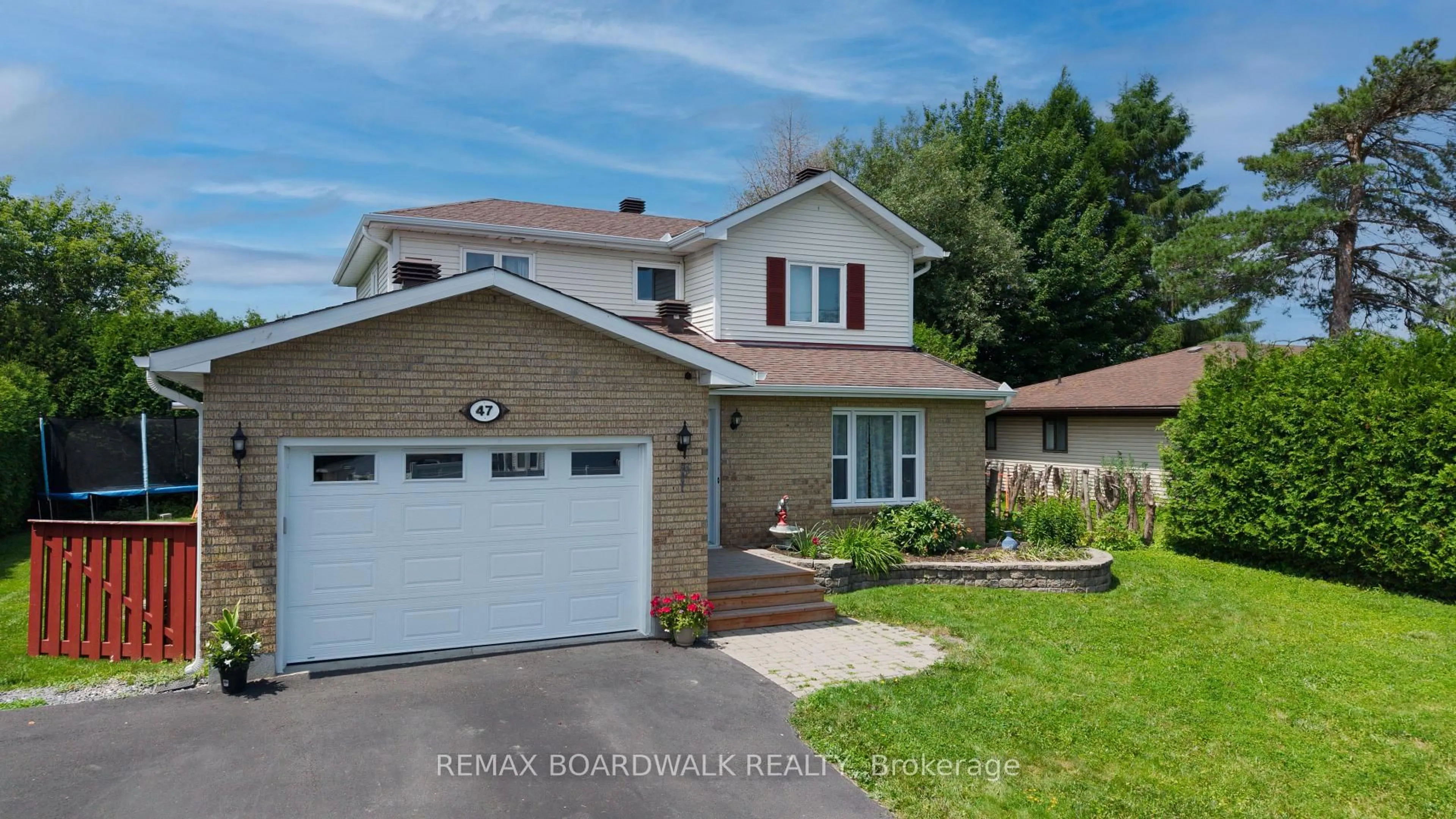 Home with vinyl exterior material, street for 47 Isabelle St, Casselman Ontario K0A 1M0