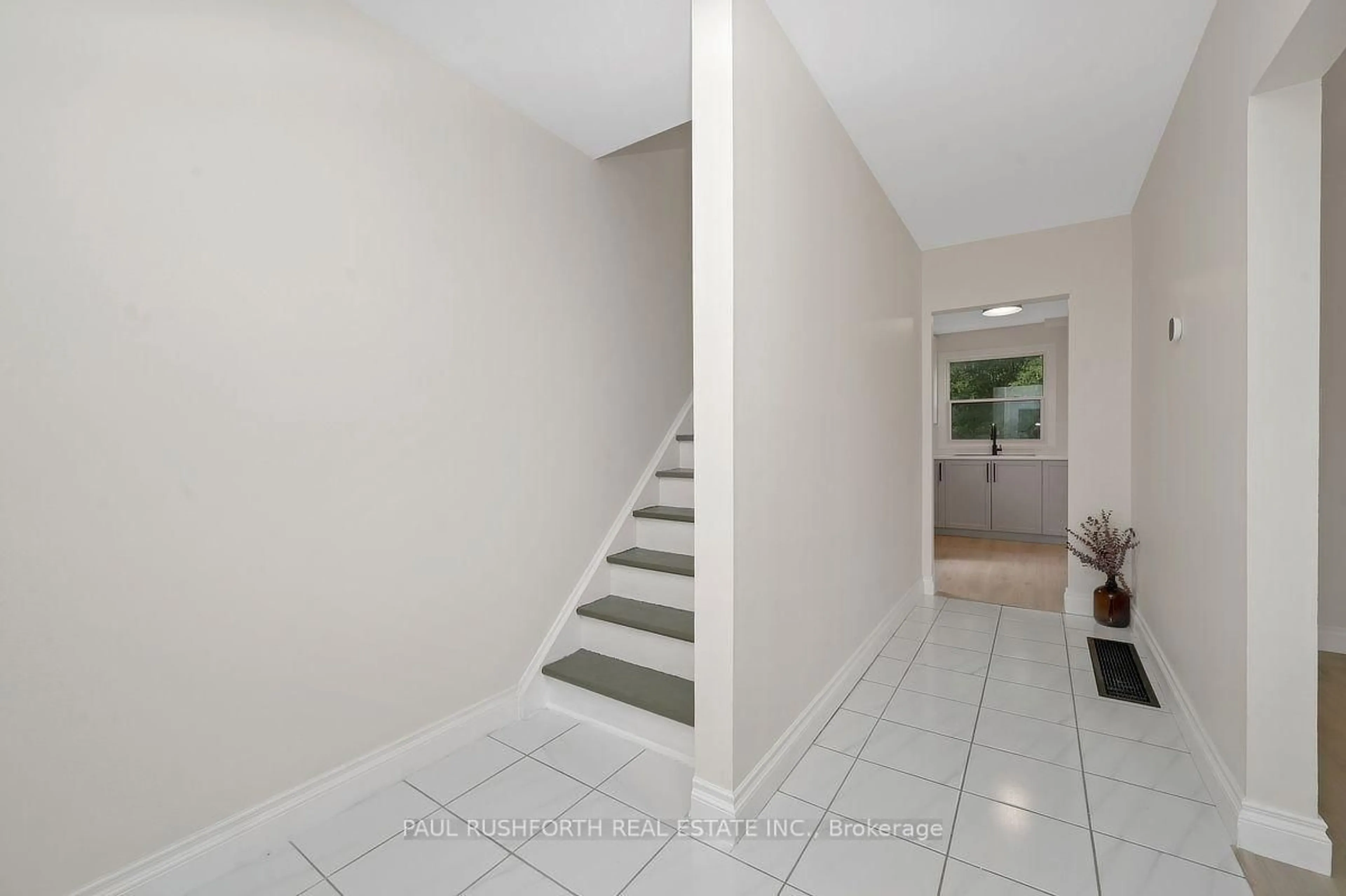 Unknown for 2418 Clementine Blvd, Ottawa Ontario K1V 8E2