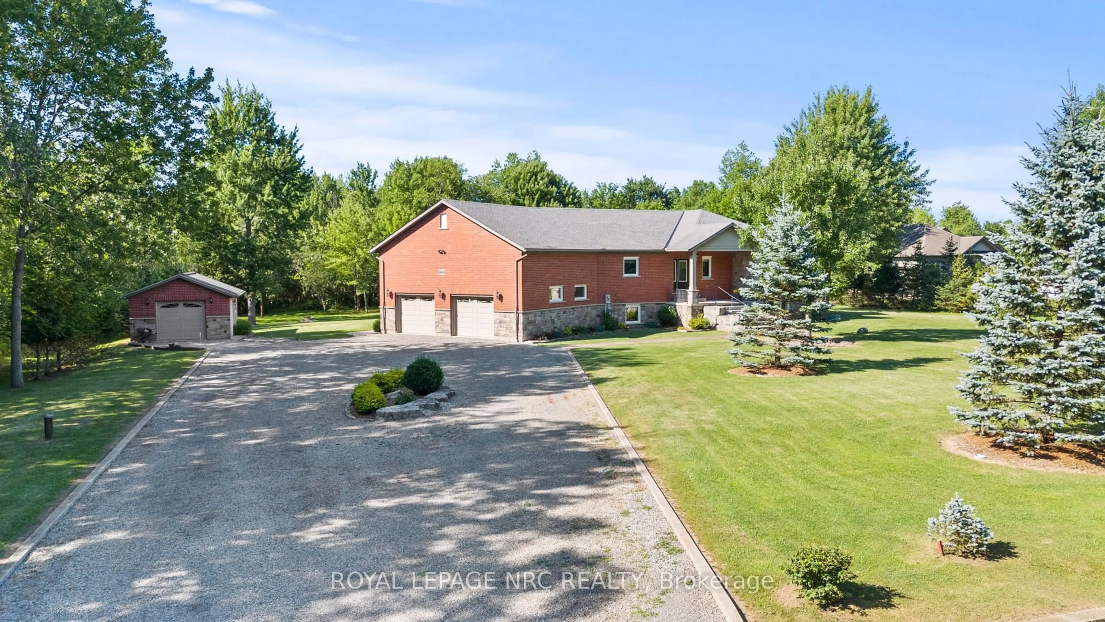 A pic from outside/outdoor area/front of a property/back of a property/a pic from drone, unknown for 3343 Miller Rd, Niagara Falls Ontario L2G 0N3