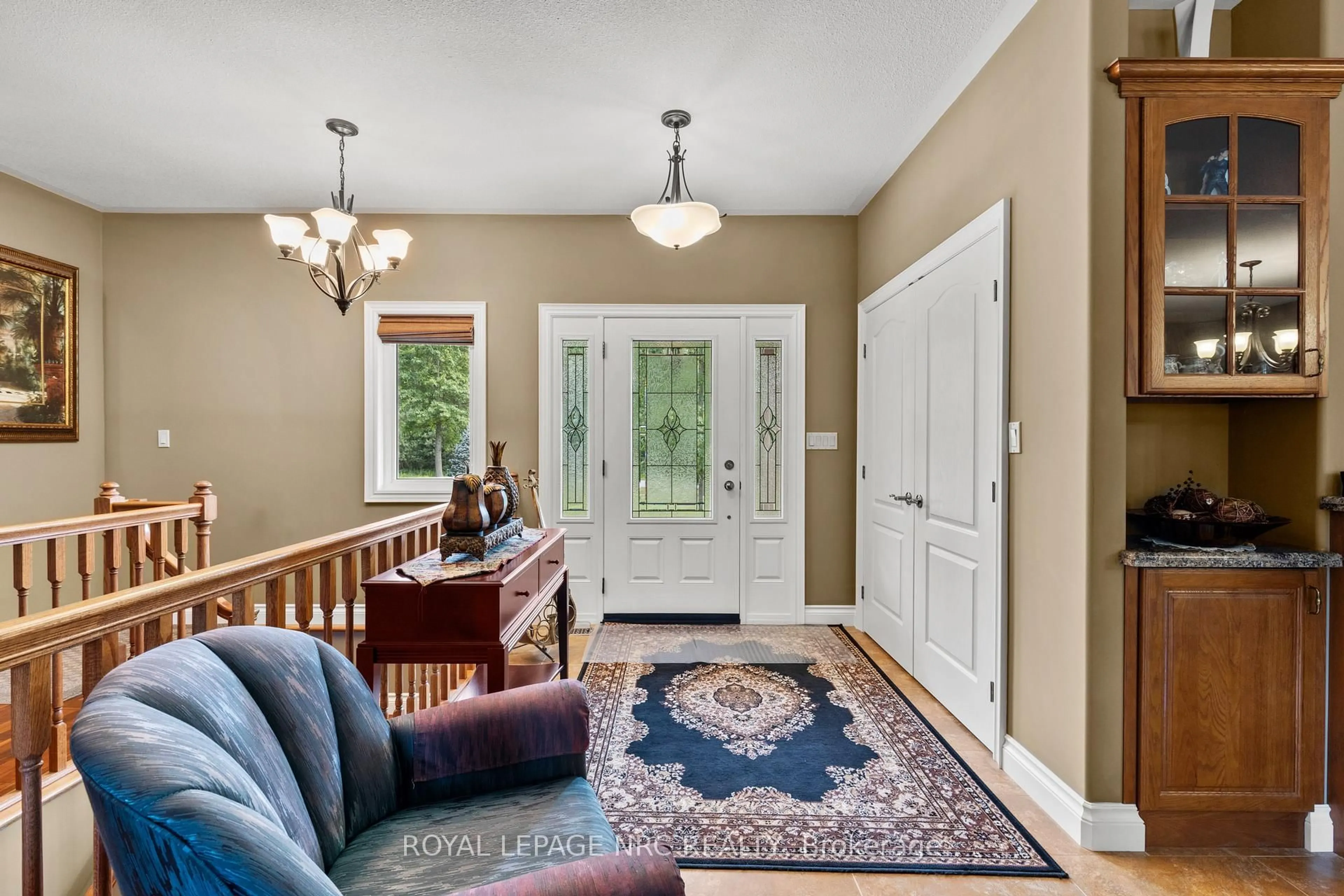 Indoor entryway for 3343 Miller Rd, Niagara Falls Ontario L2G 0N3